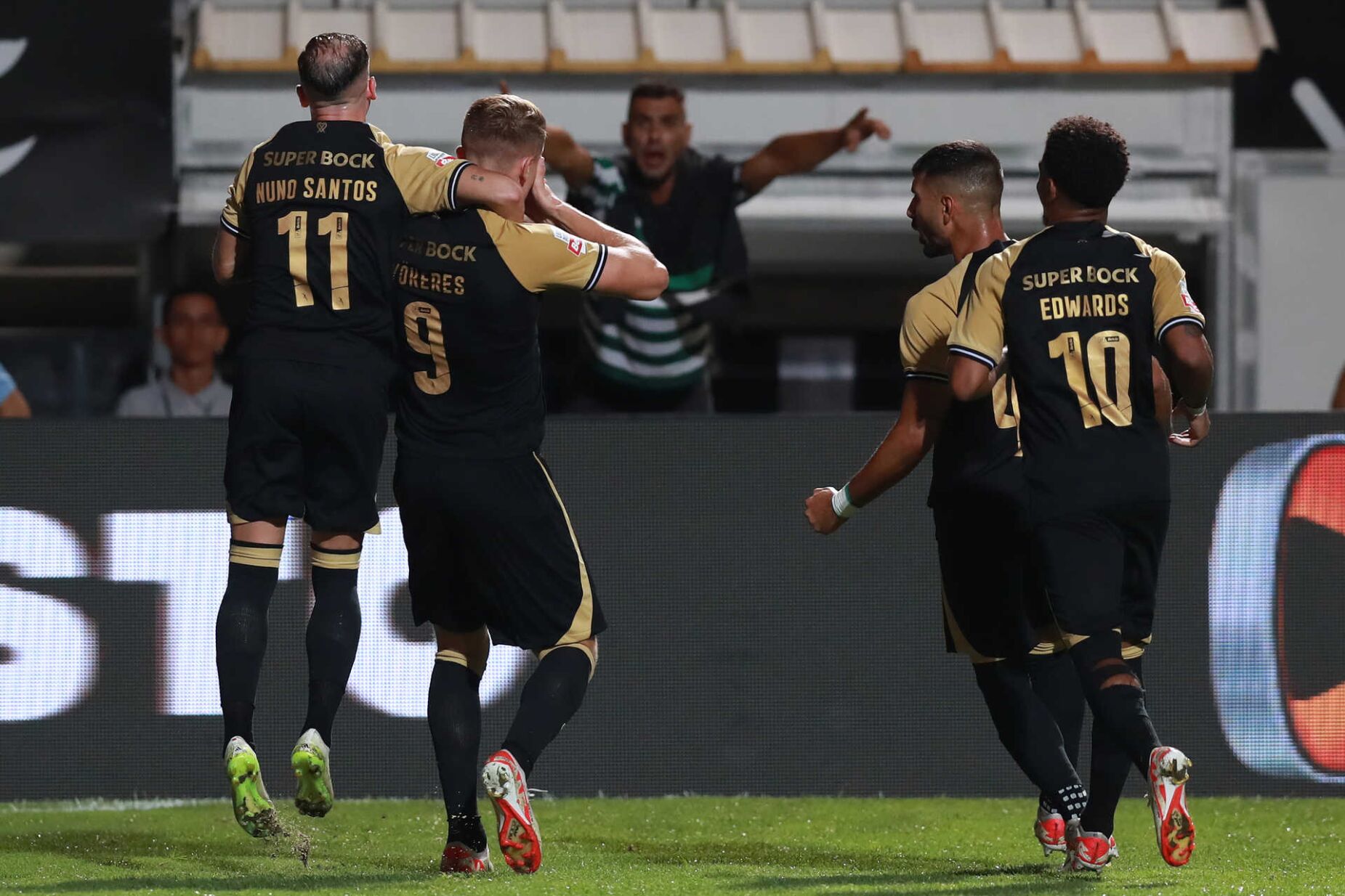 O onze do Sporting para o jogo contra o Farense