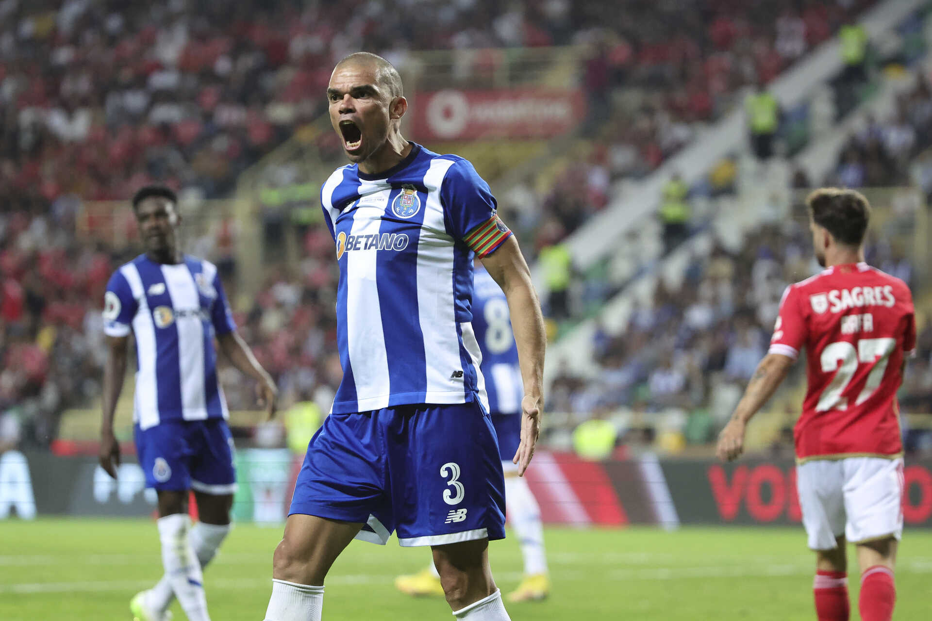 FC Porto: João Mário, Pepe e Diogo Costa em destaque no jogo da Champions  frente ao Antuérpia