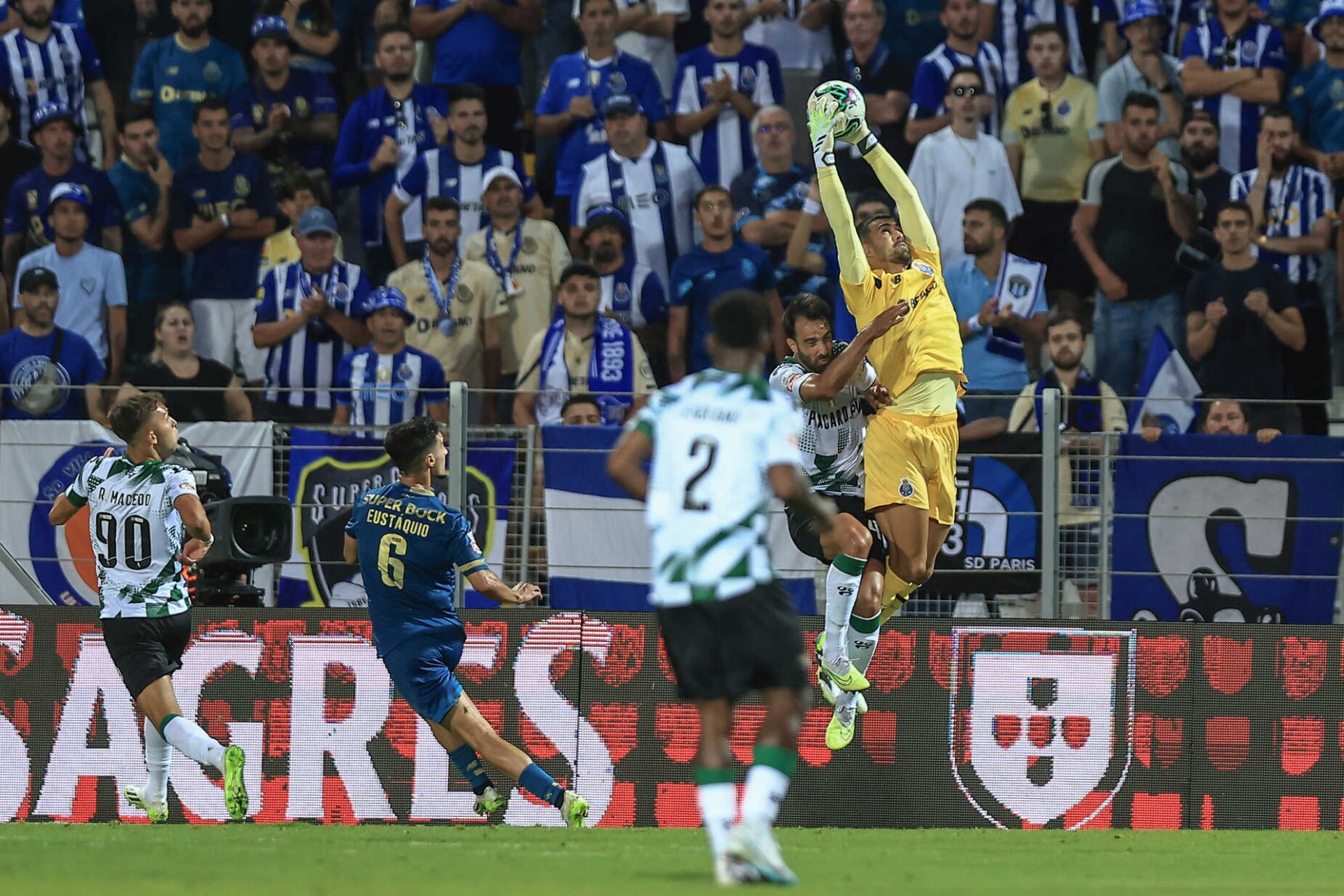 FC Porto punido com um jogo de interdição do Estádio do Dragão. Dragões  recorrem - Renascença