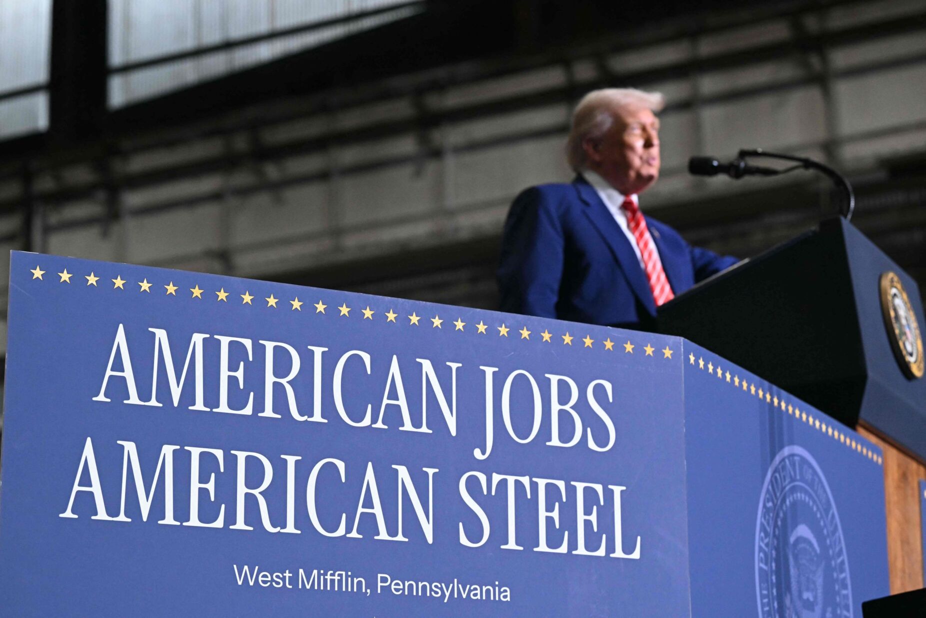 Trump anuncia aumento das tarifas sobre o aço de 25% para 50%