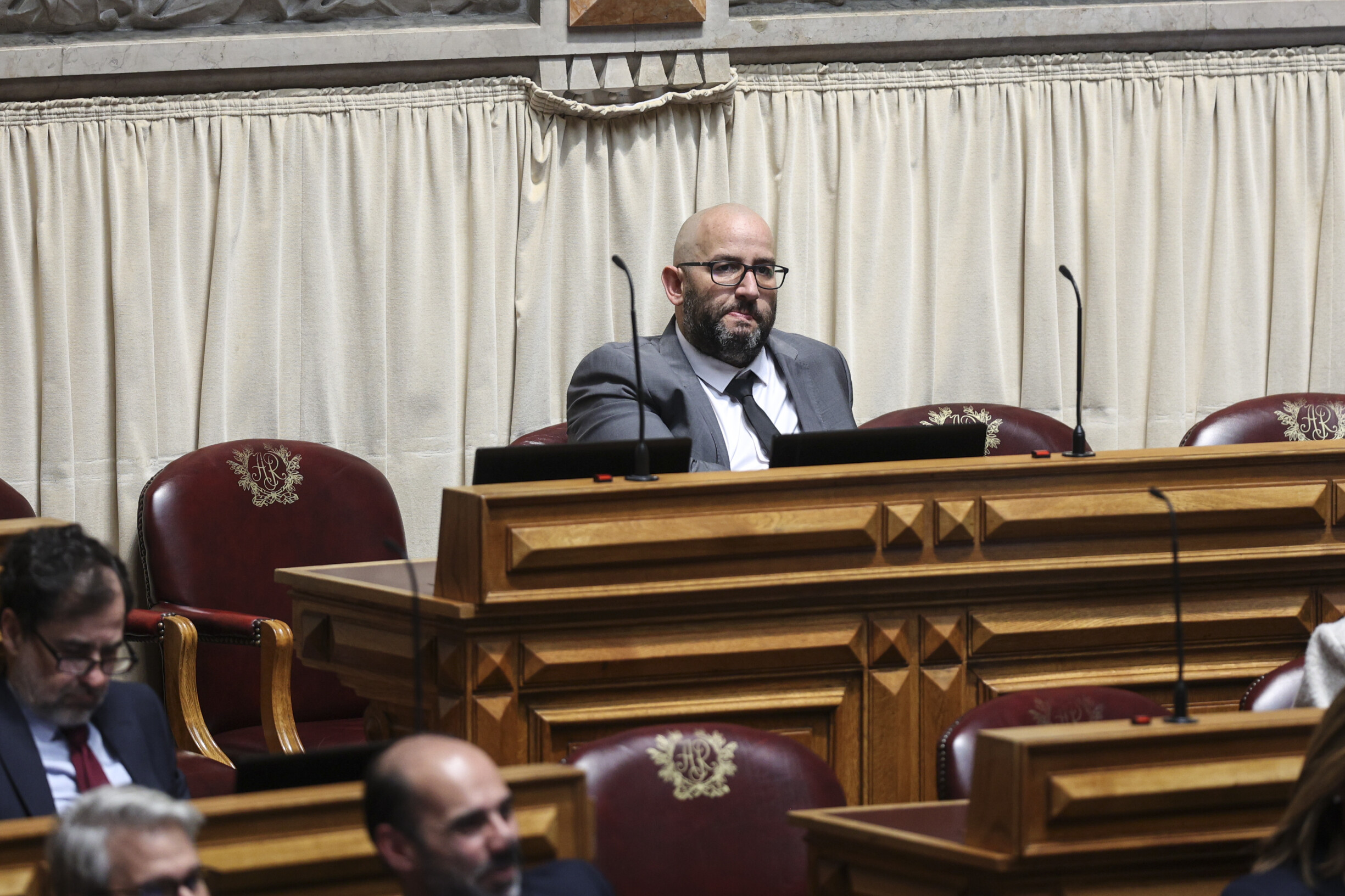 Controversy Erupts in Parliament: Rui Tavares Accuses Miguel Arruda of Nazi Salute