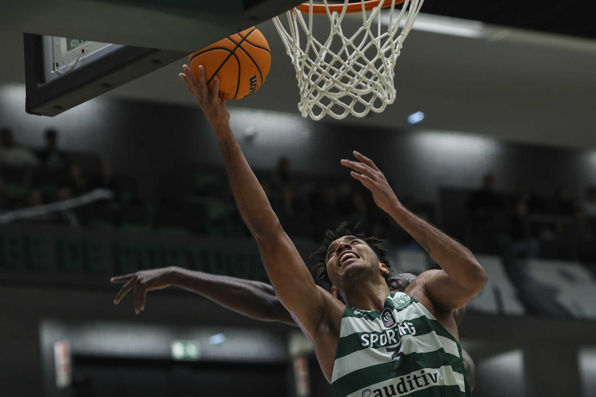 Sporting vence Benfica na Luz e reforça liderança do campeonato de  basquetebol - Basquetebol - Jornal Record