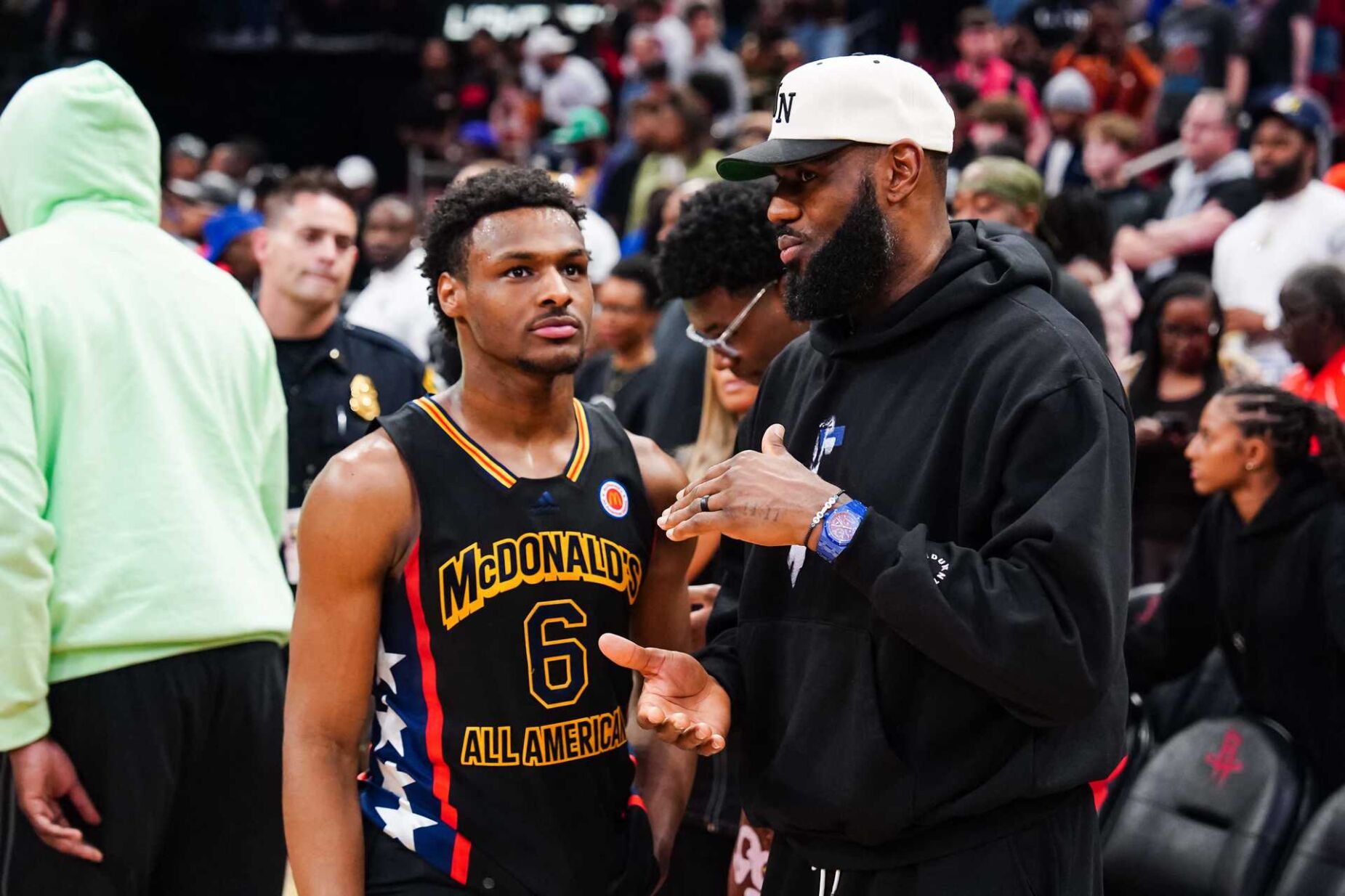 Pai e filho na NBA: Lebron James vai jogar com o filho Bronny nos LA Lakers