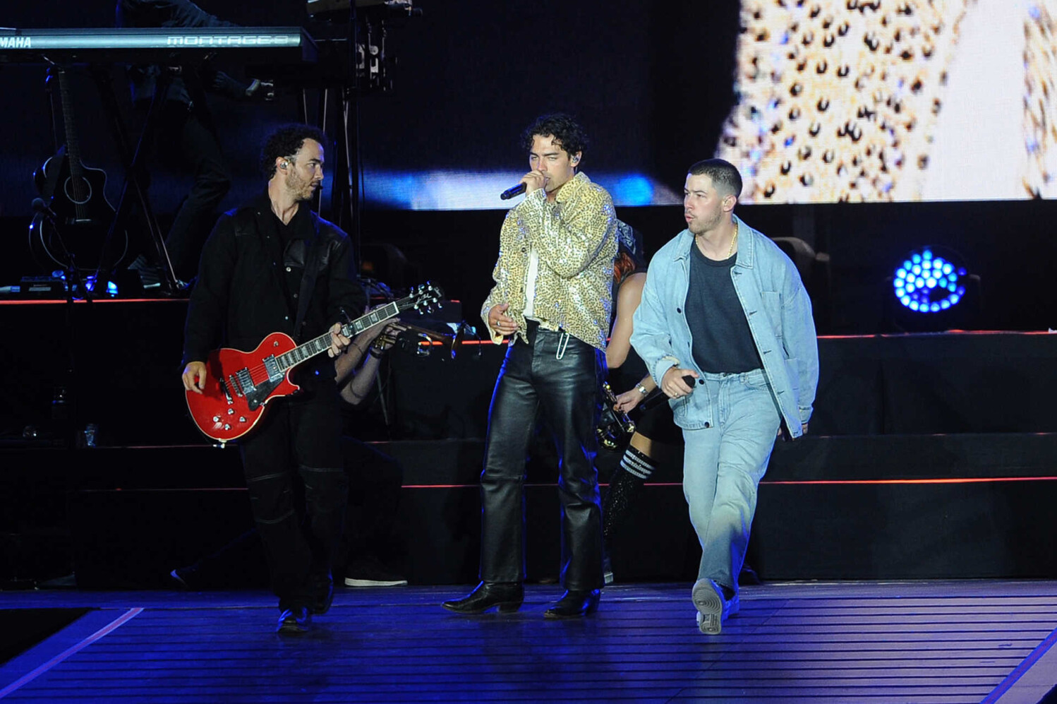 Jonas Brothers com cachecol de Portugal no concerto mais tardio do Rock in  Rio