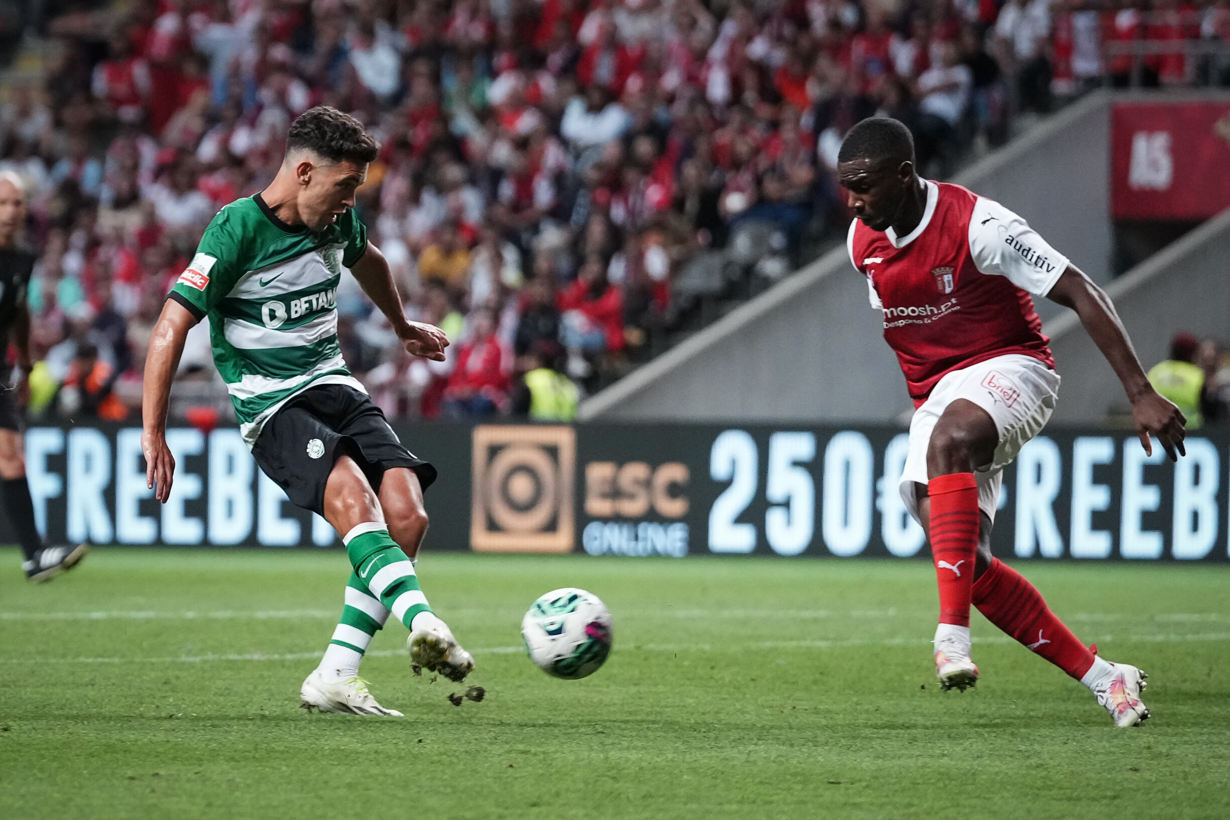 Liga Europa: Golo de Coates garante o empate no último minuto