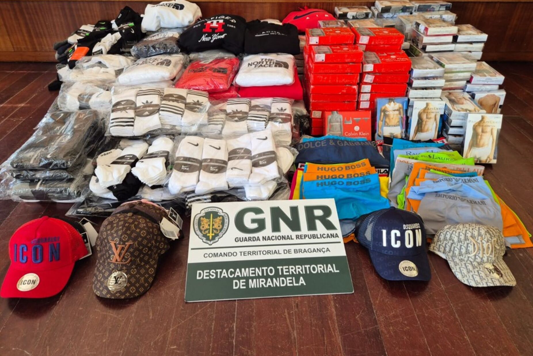 Apreendidas mais de 1340 peças de roupa contrafeita em Carrazeda de Ansiães