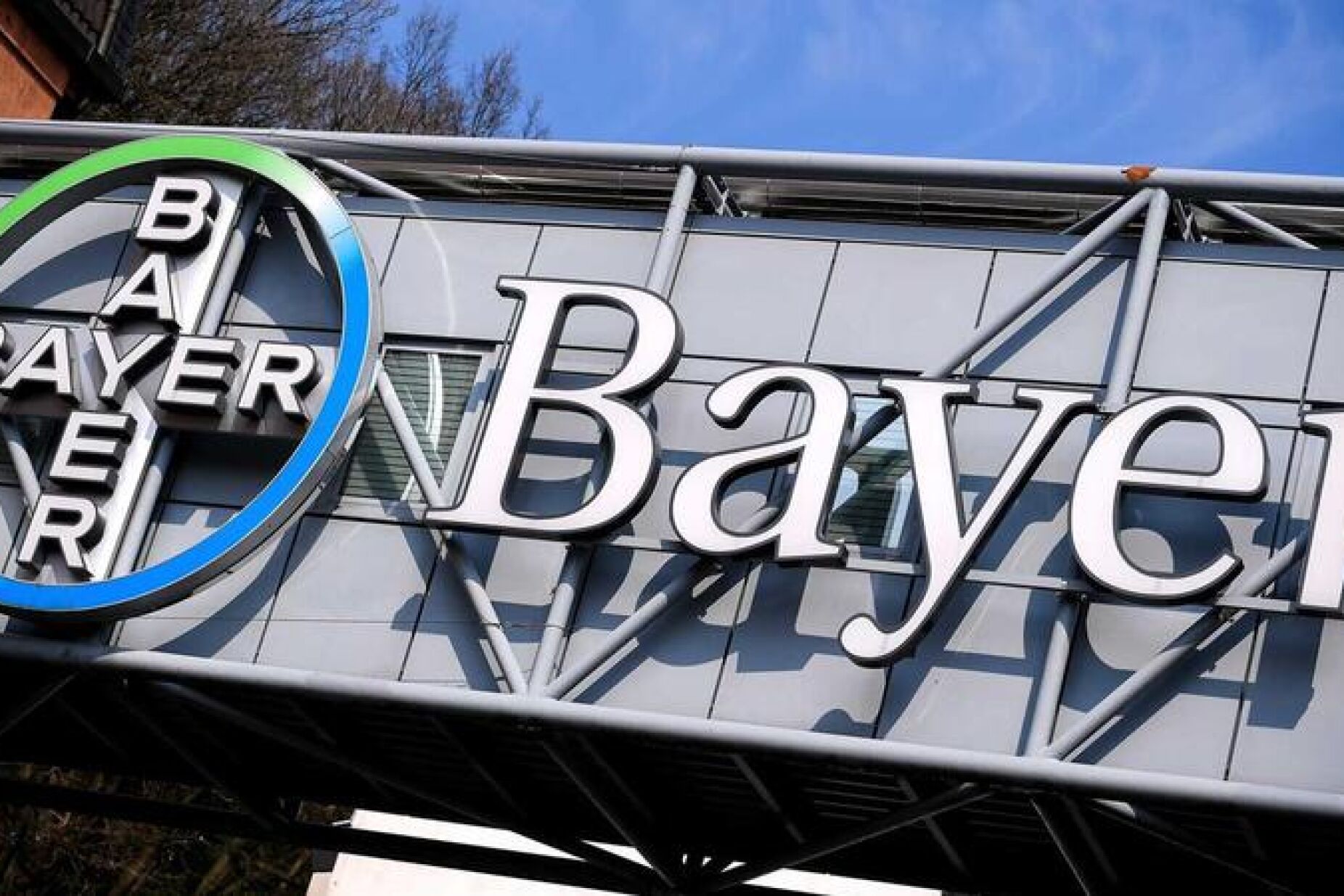 Bayer quer reduzir número de trabalhadores na Alemanha até ao final de 2025