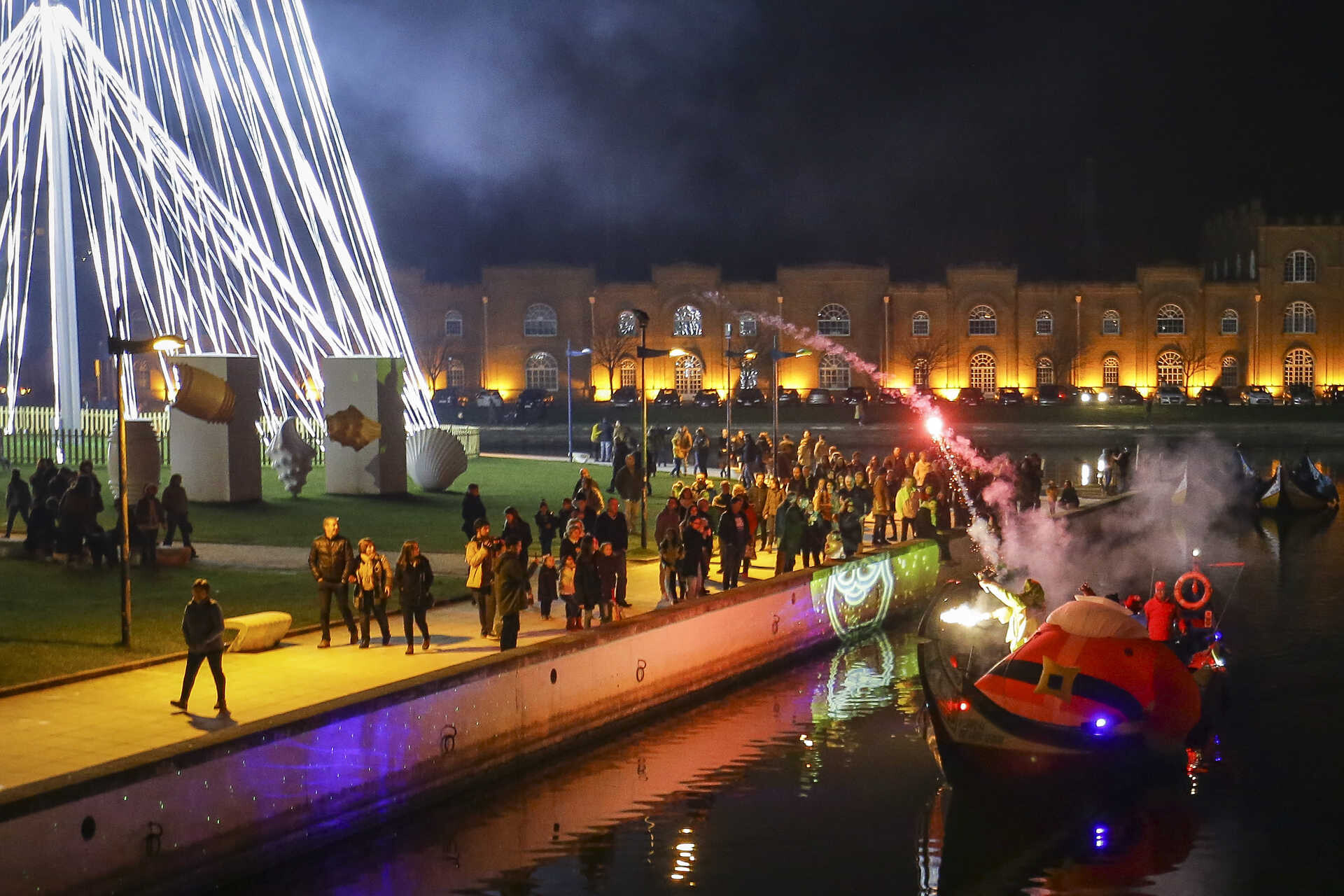 Experience the Enchanting Christmas Festivities in Aveiro with Boats, Bells, and Spectacular Shows!