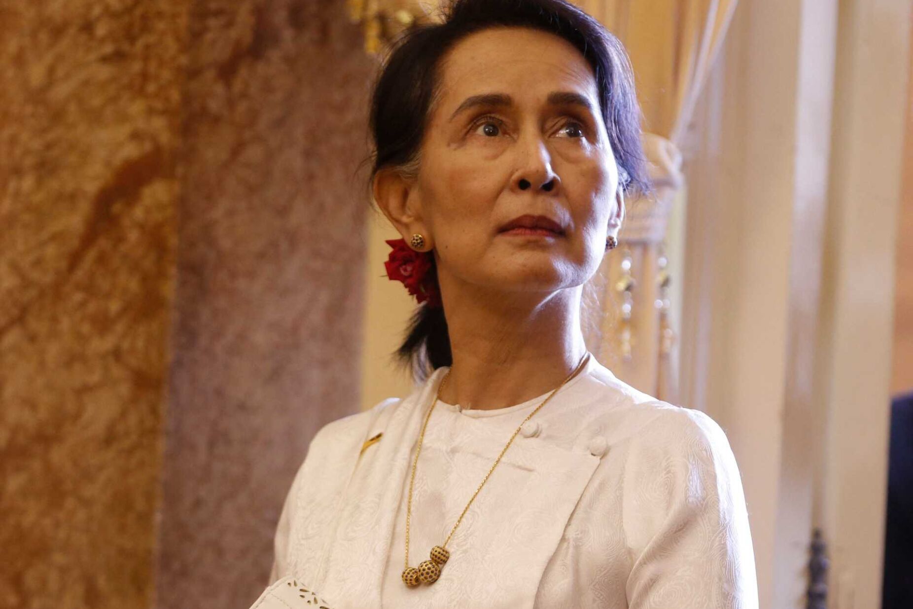 Ex-líder de Myanmar transferida da prisão devido a onda de calor