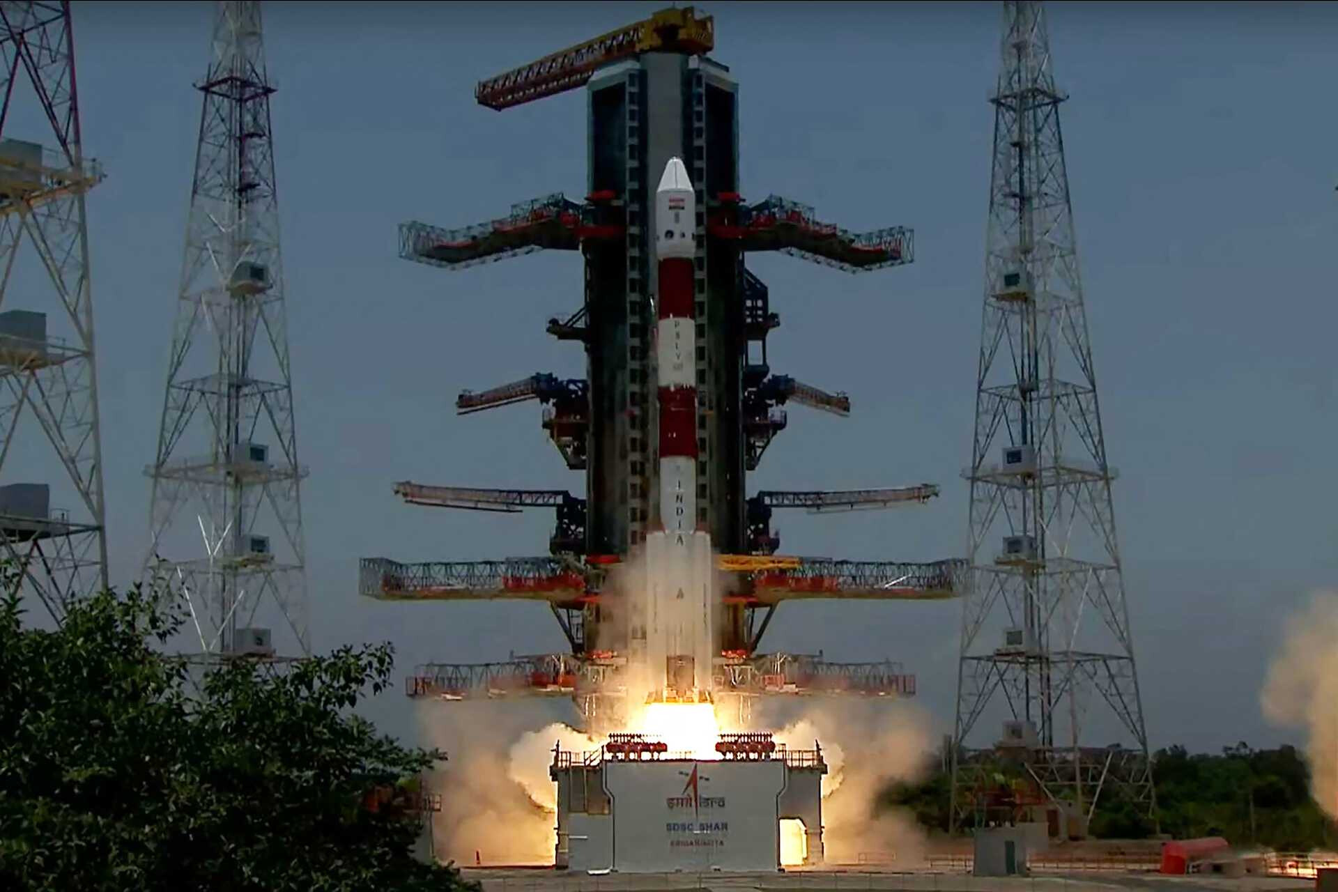 Chandrayaan-3 Rover Completes Tasks and Safely Parks on Moon: Updates on Lunar Surface Discoveries and Potential for Future Astronaut Missions