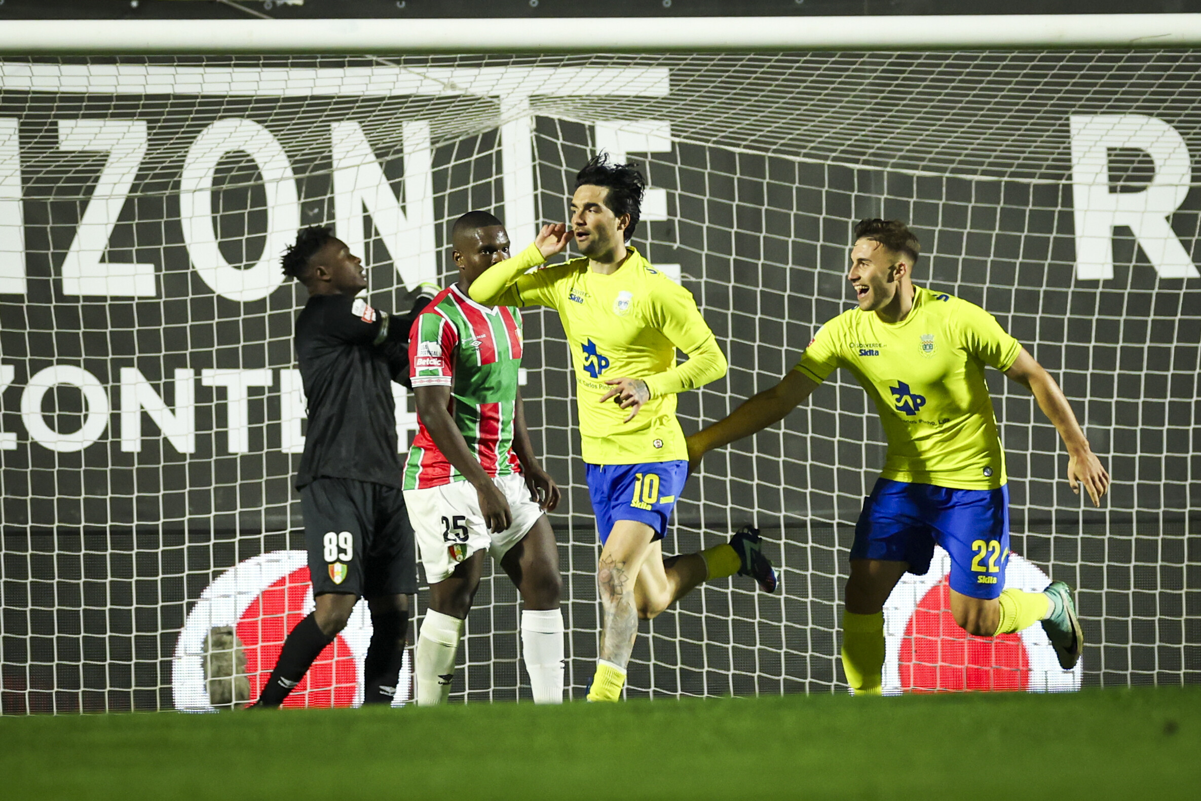 Arouca dá a volta ao resultado e vence na visita ao Estrela da Amadora 