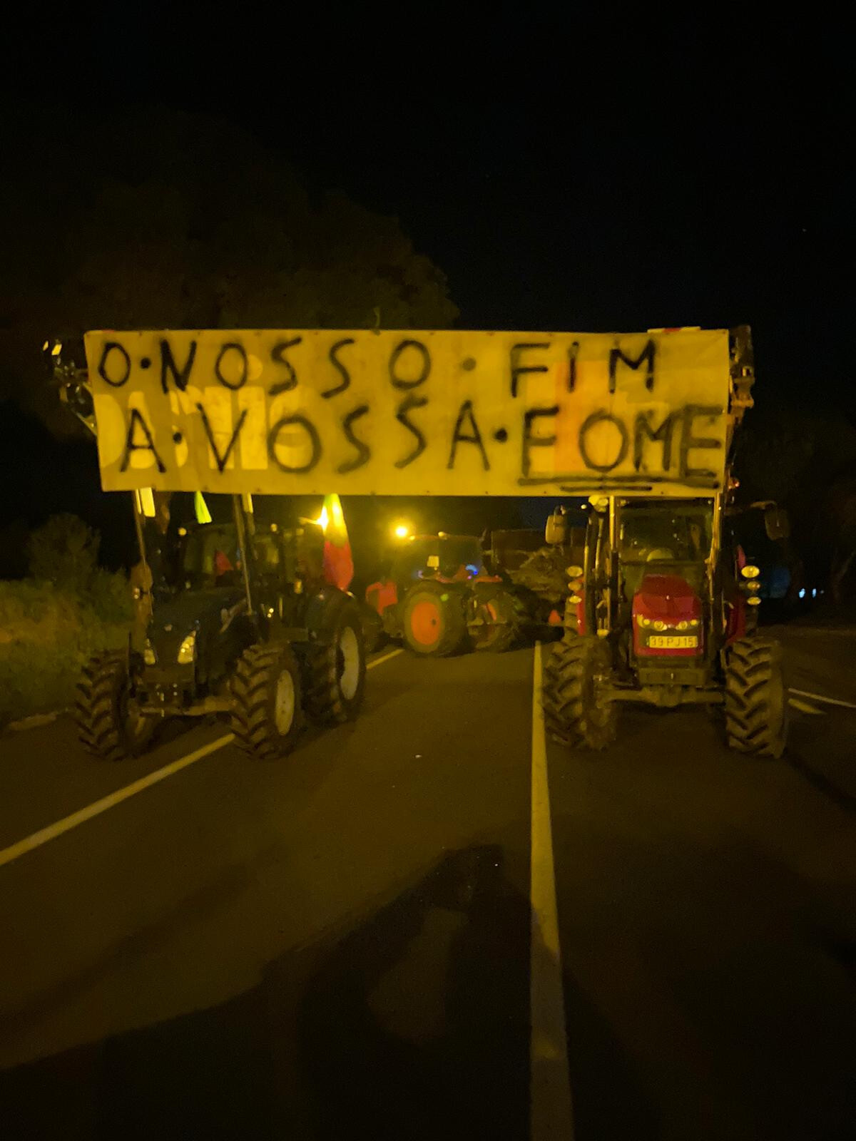 Protesto de agricultores fecha fronteira de Vila Verde de Ficalho