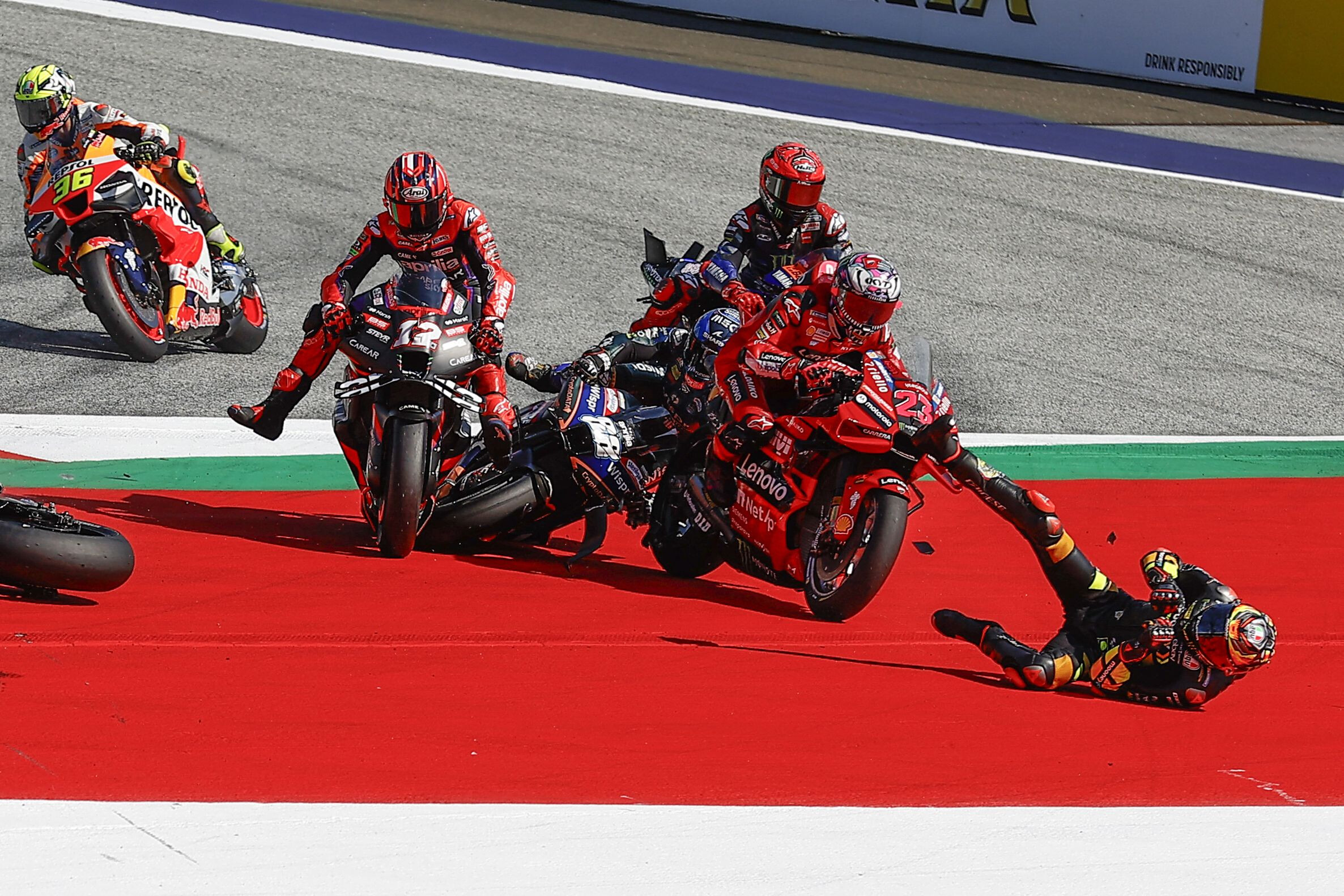 Miguel Oliveira cai e abandona corrida no Grande Prémio da Áustria