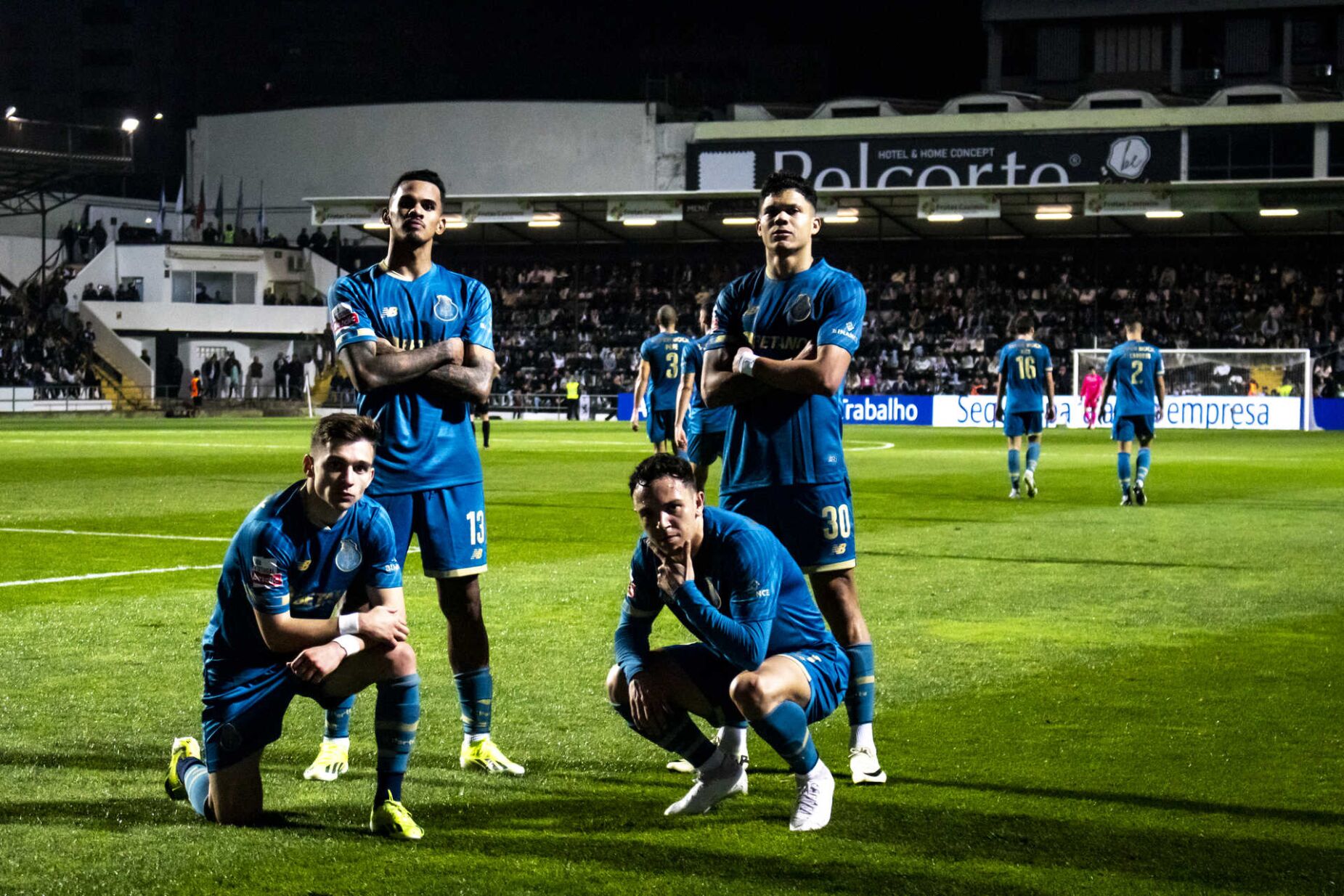 Dragão resiste aos sustos e mantém a pose vitoriosa no Algarve