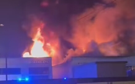 Over 70 Firefighters Tackle Blaze at Waste Warehouse in Póvoa de Varzim