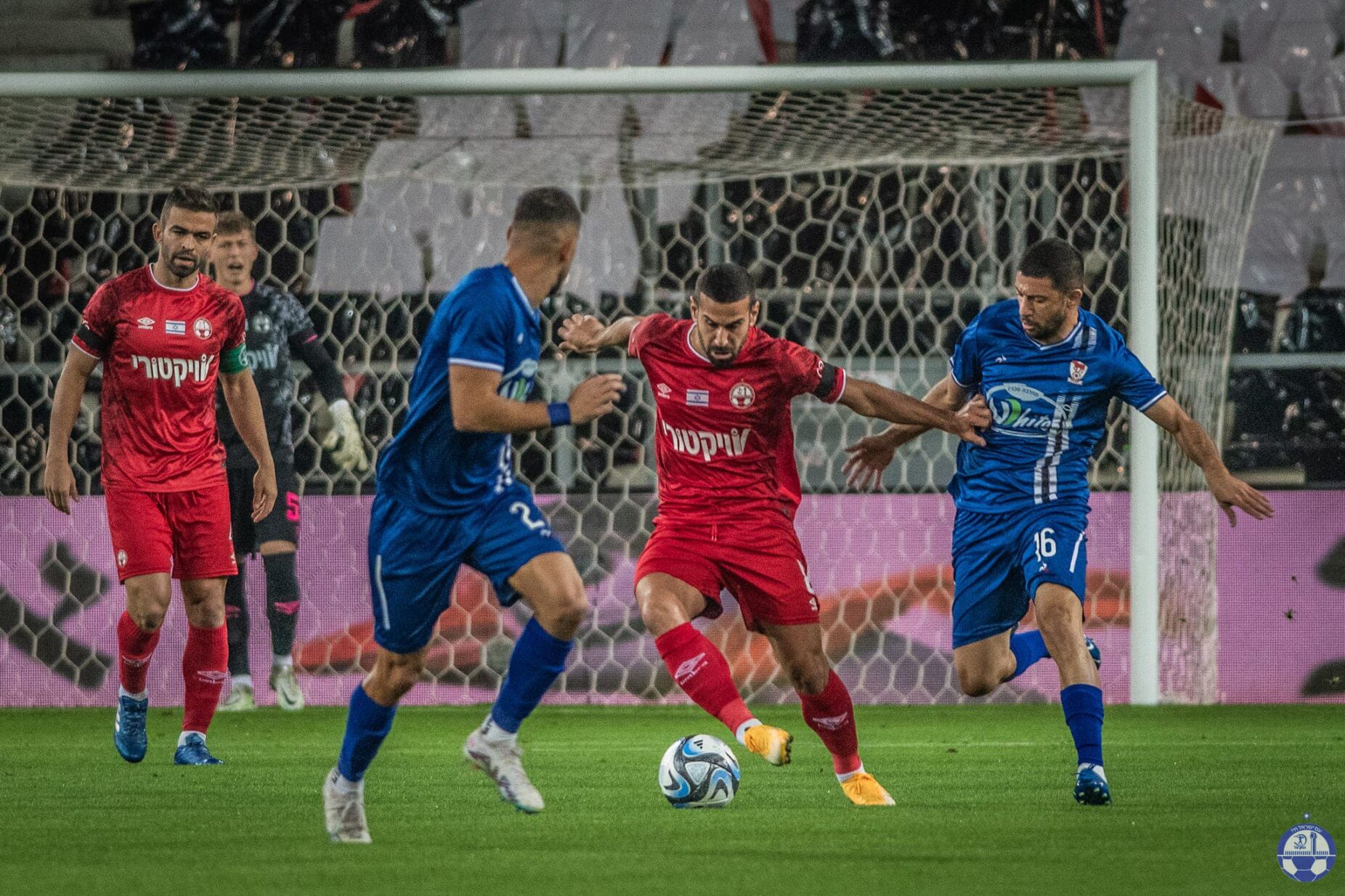 Portimonense reduzido a 10 segura empate perante Famalicão