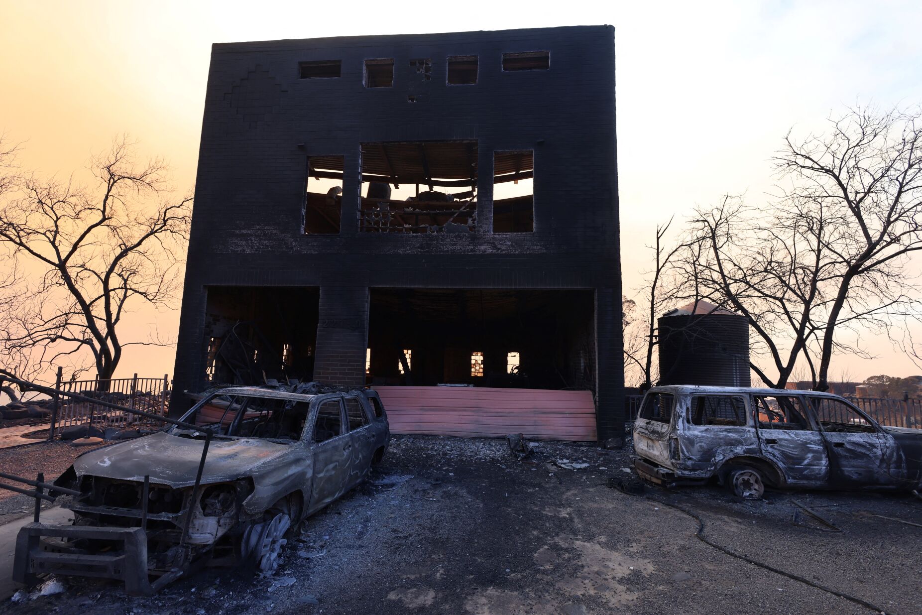 Incêndio em bairro de ricos e famosos está a tornar-se o mais caro de sempre na Califórnia