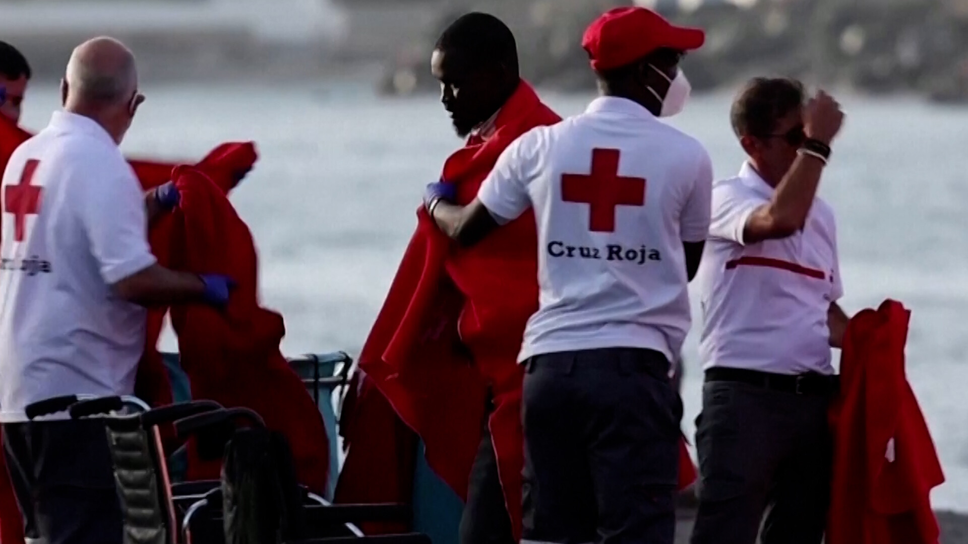 guarda costeira espanhola resgata 86 migrantes nas ilhas canárias