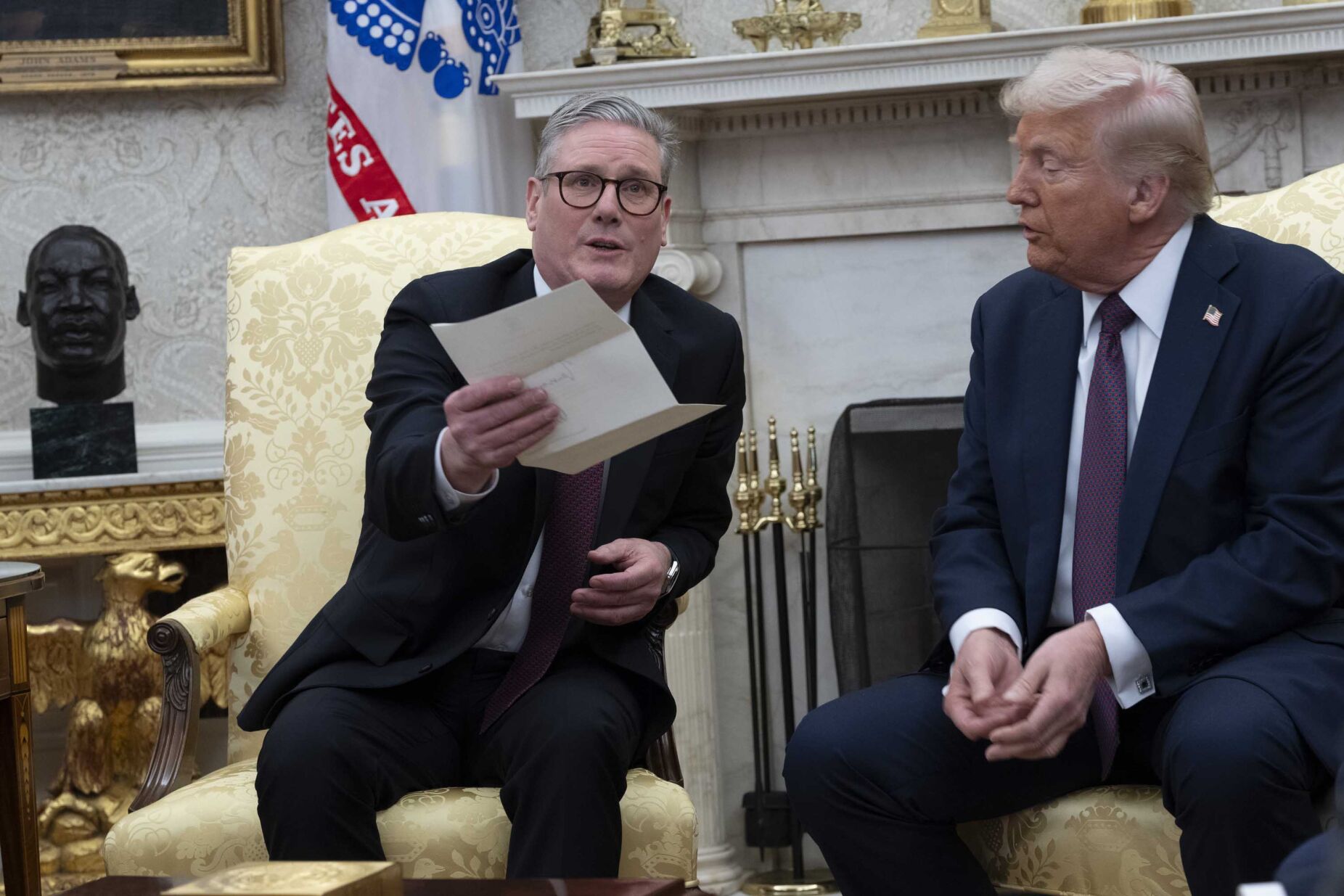Trump aceita convite inédito do rei Carlos III para visita ao Reino Unido