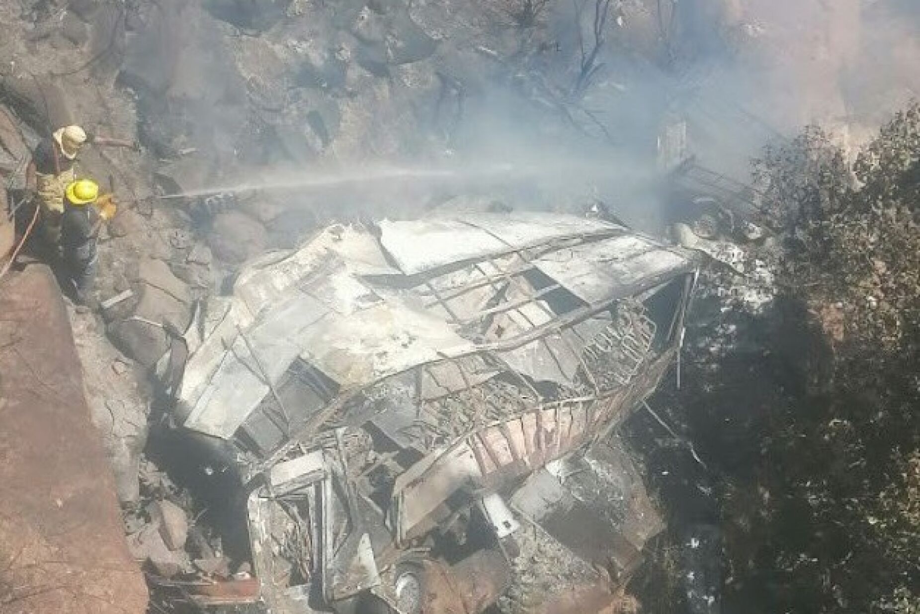 Autocarro cai de ponte e mata 45 pessoas na África do Sul. Menina de oito anos é a única sobrevivente