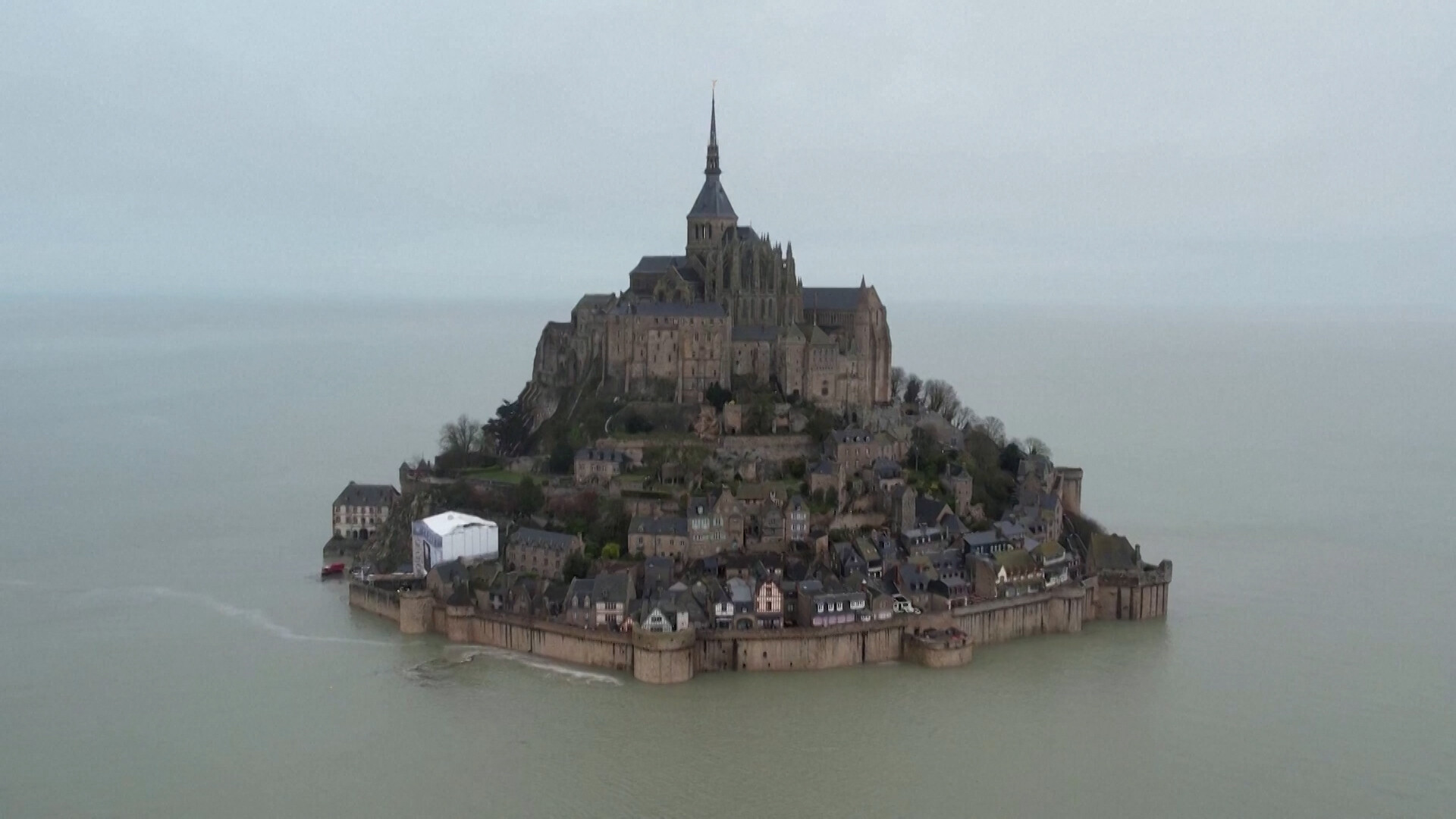 Mont Saint Michel Transforma Se Numa Ilha Após Maré Atingir O Ponto Mais Alto Do Ano 1340