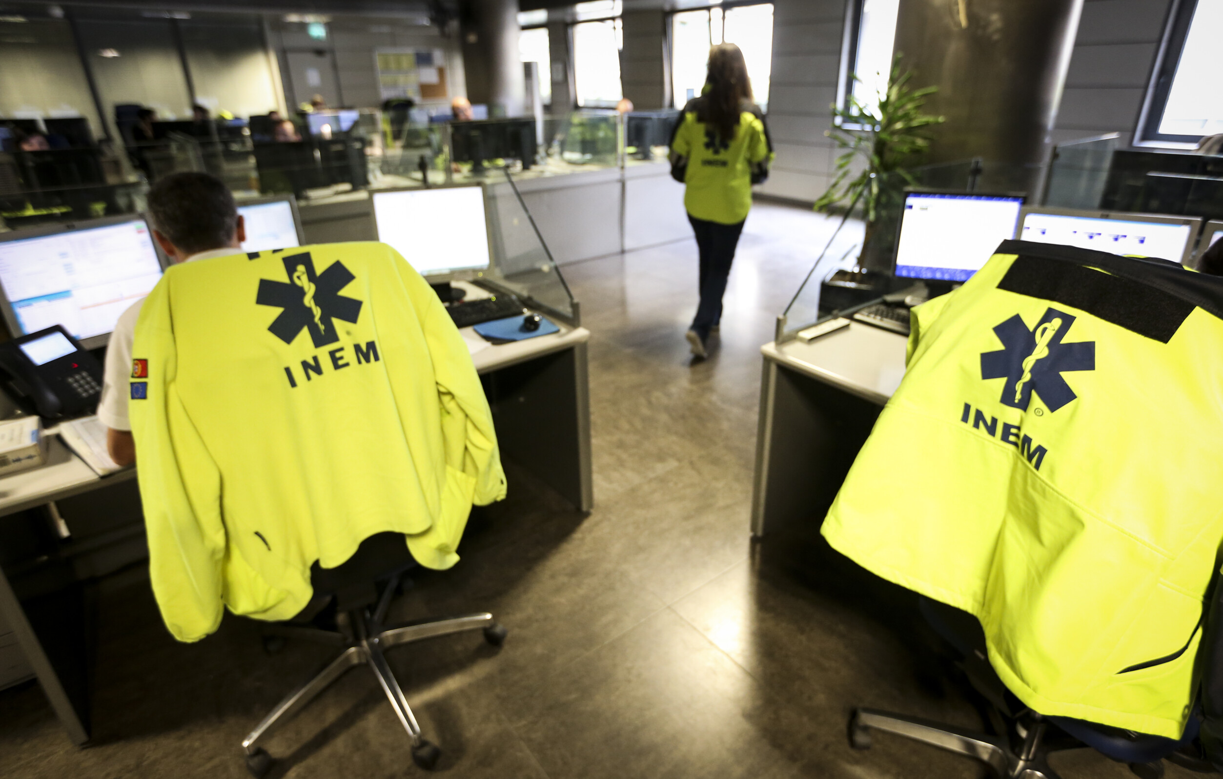 INEM Technicians Demand Pay Equal to Nurses Amid Ongoing Negotiations