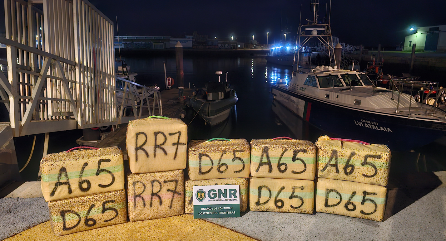 Massive Drug Bust: GNR Seizes Half a Ton of Hashish Off Algarve Coast