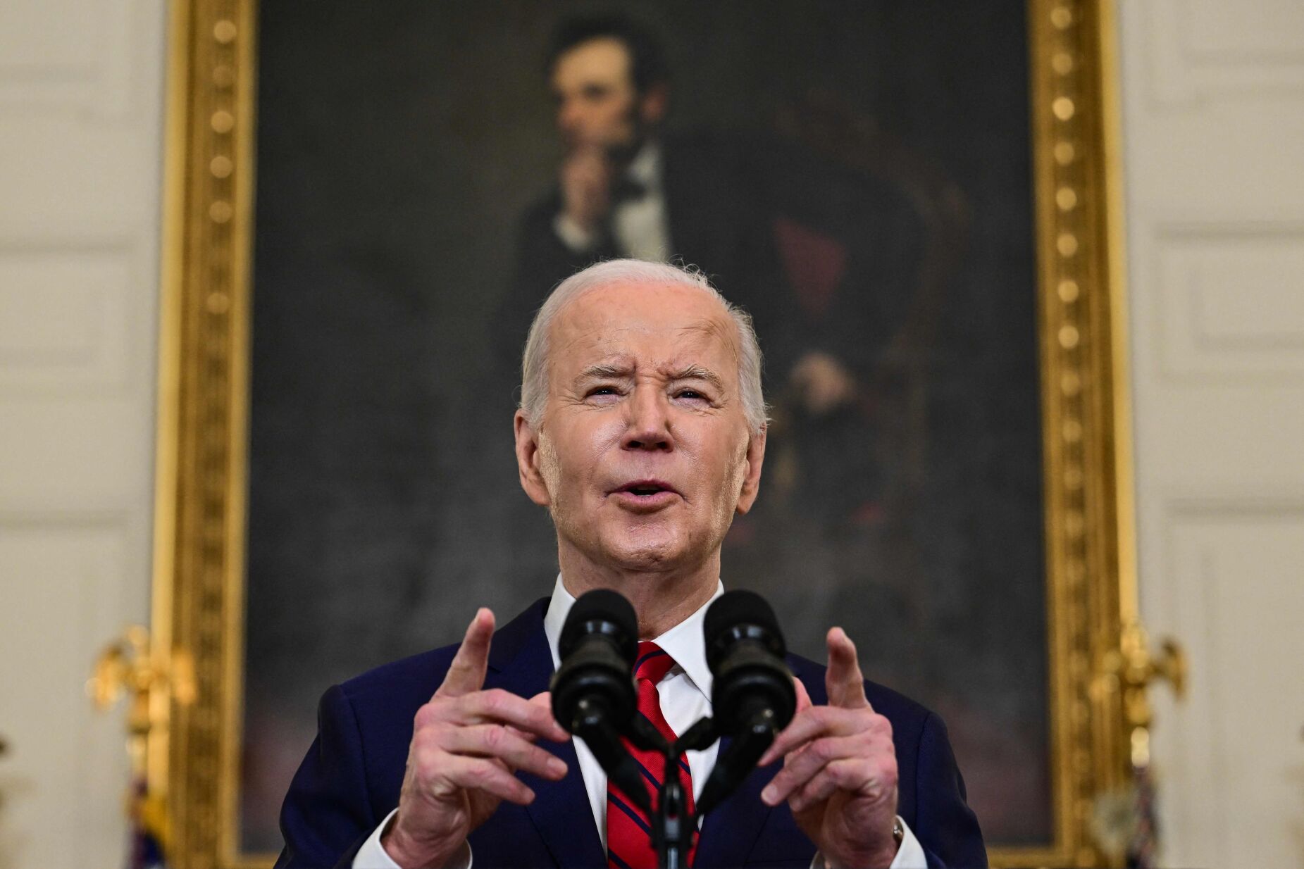 Biden assina pacote de ajuda à Ucrânia e envio começa nas próximas horas