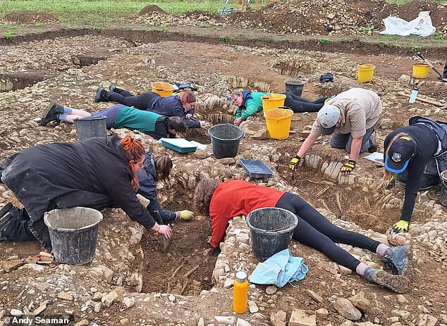 Cementerio medieval descubierto en Gales preocupa a los arqueólogos