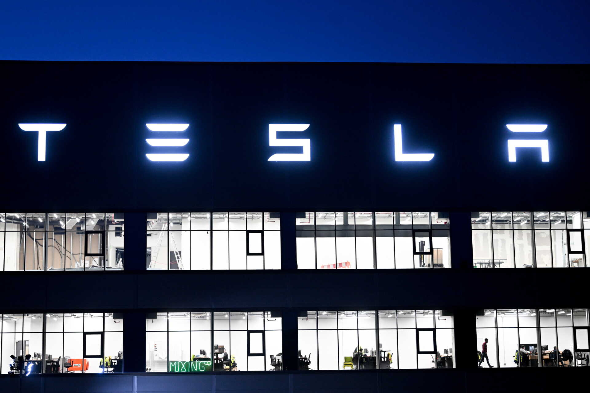 Aufgrund der Anschläge im Roten Meer hat Tesla die Produktion in seiner Fabrik in Deutschland eingestellt