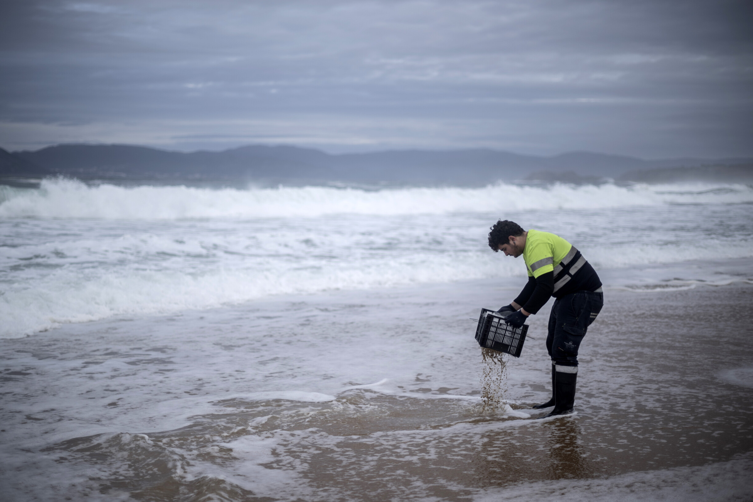 En las costas de Galicia se recogieron unas 1,7 toneladas de pequeños plásticos