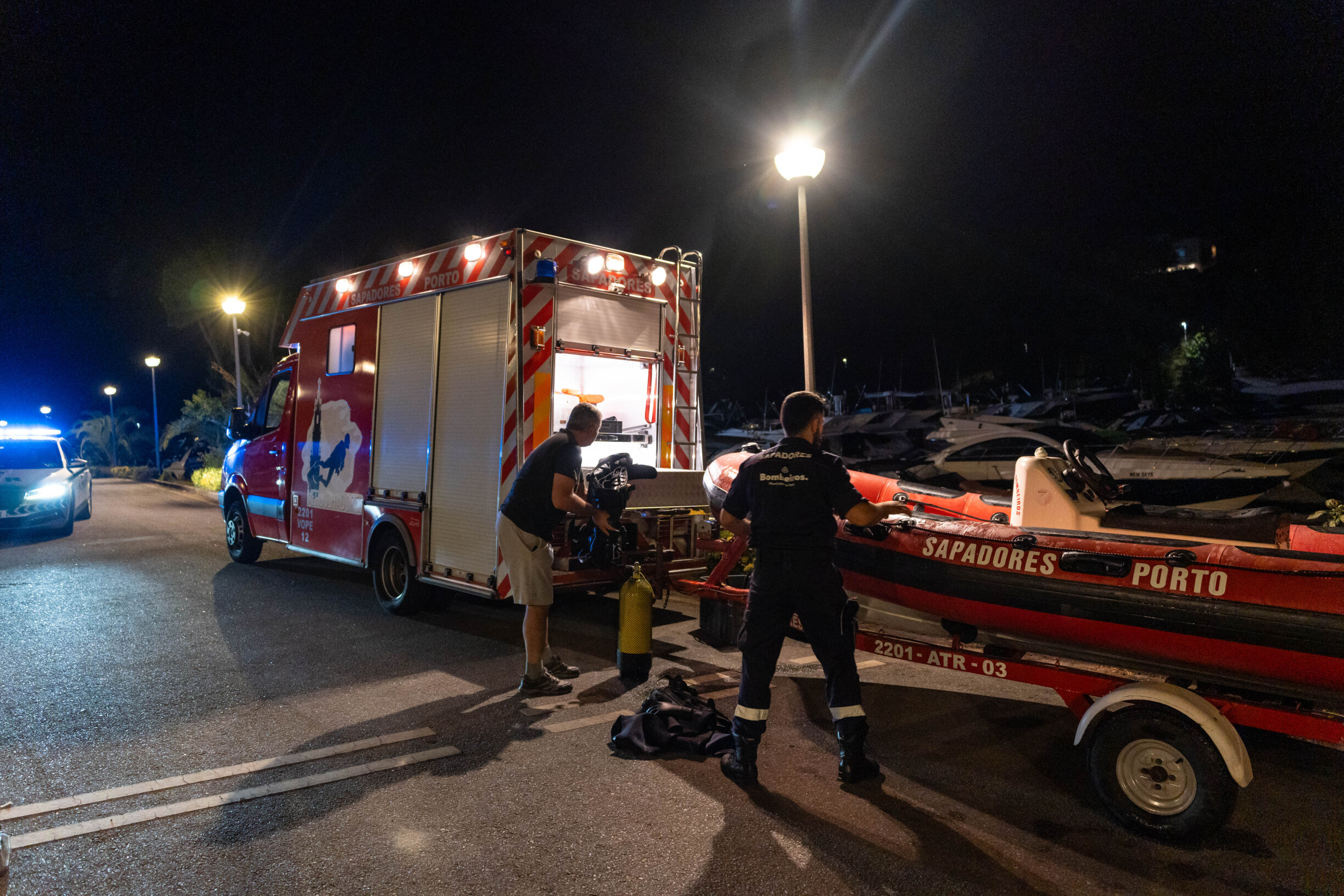 Dramatic Accident: Car Plunges into Douro River in Gondomar