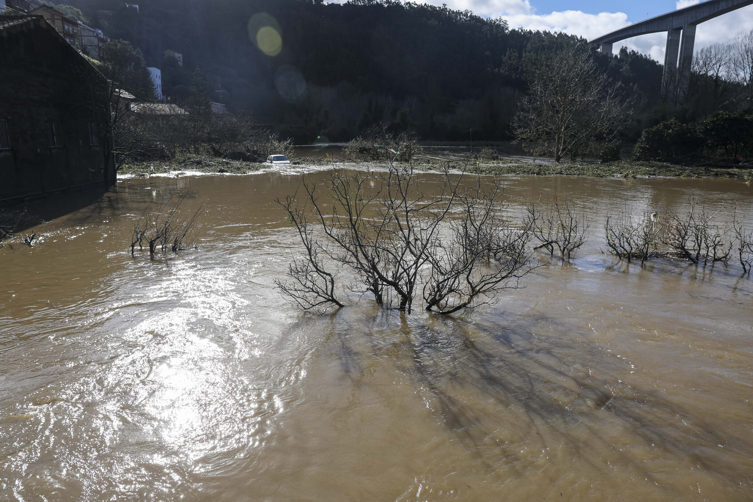 Portugal's Weather Alert: Yellow Warning for Seven Districts Until 9 PM!