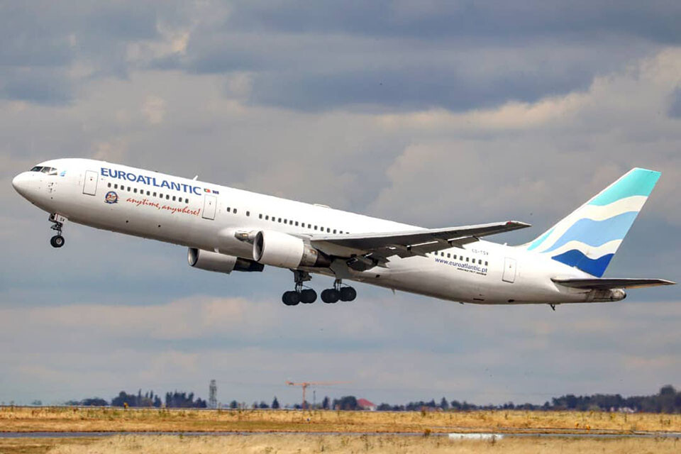 Ein portugiesisches Flugzeug landet mit der spanischen Ligamannschaft in Sevilla not