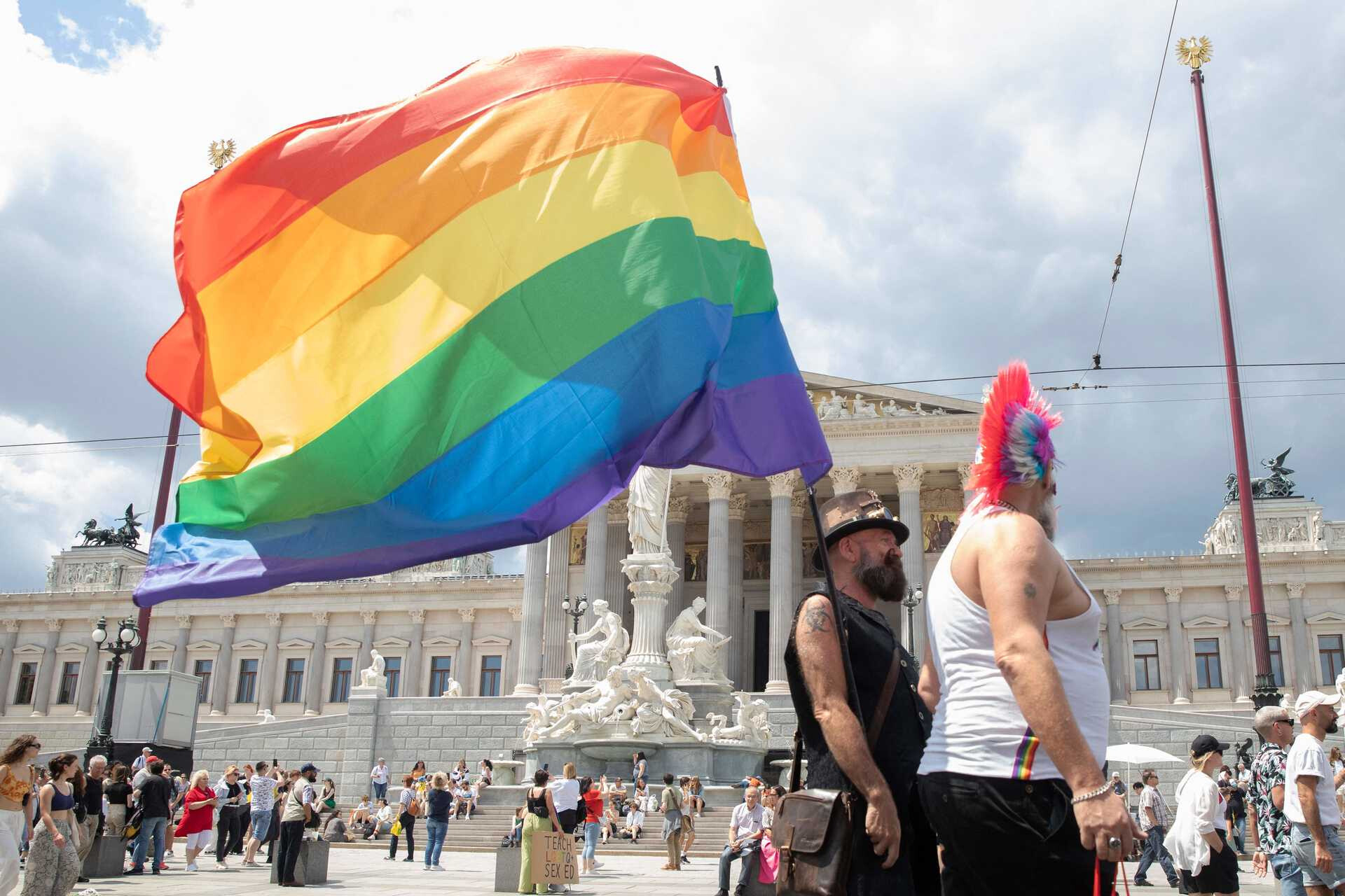 Estónia torna-se o primeiro país báltico a aprovar casamento entre pessoas do mesmo sexo