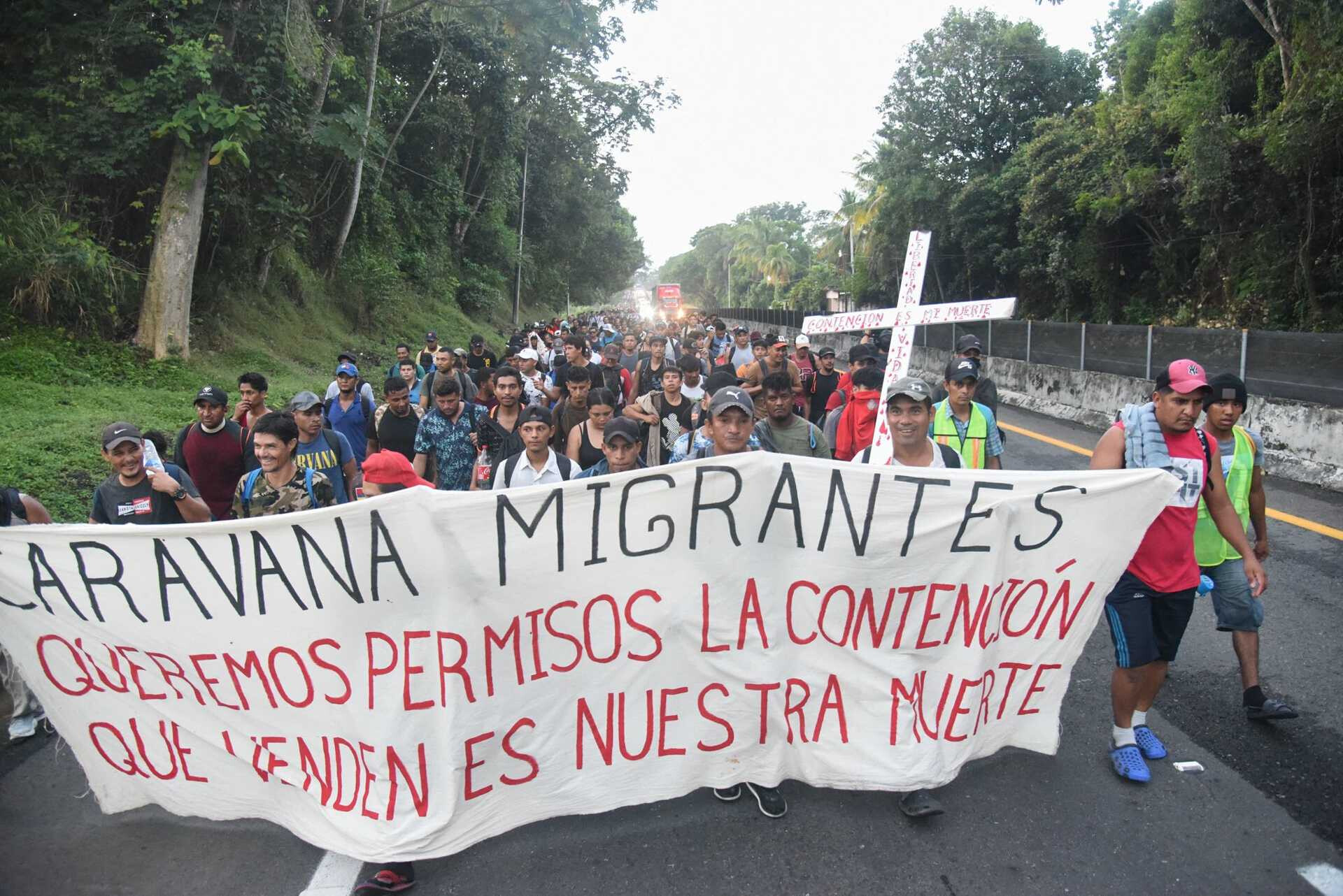 Mais mil migrantes juntam se caravana que partiu do M xico com