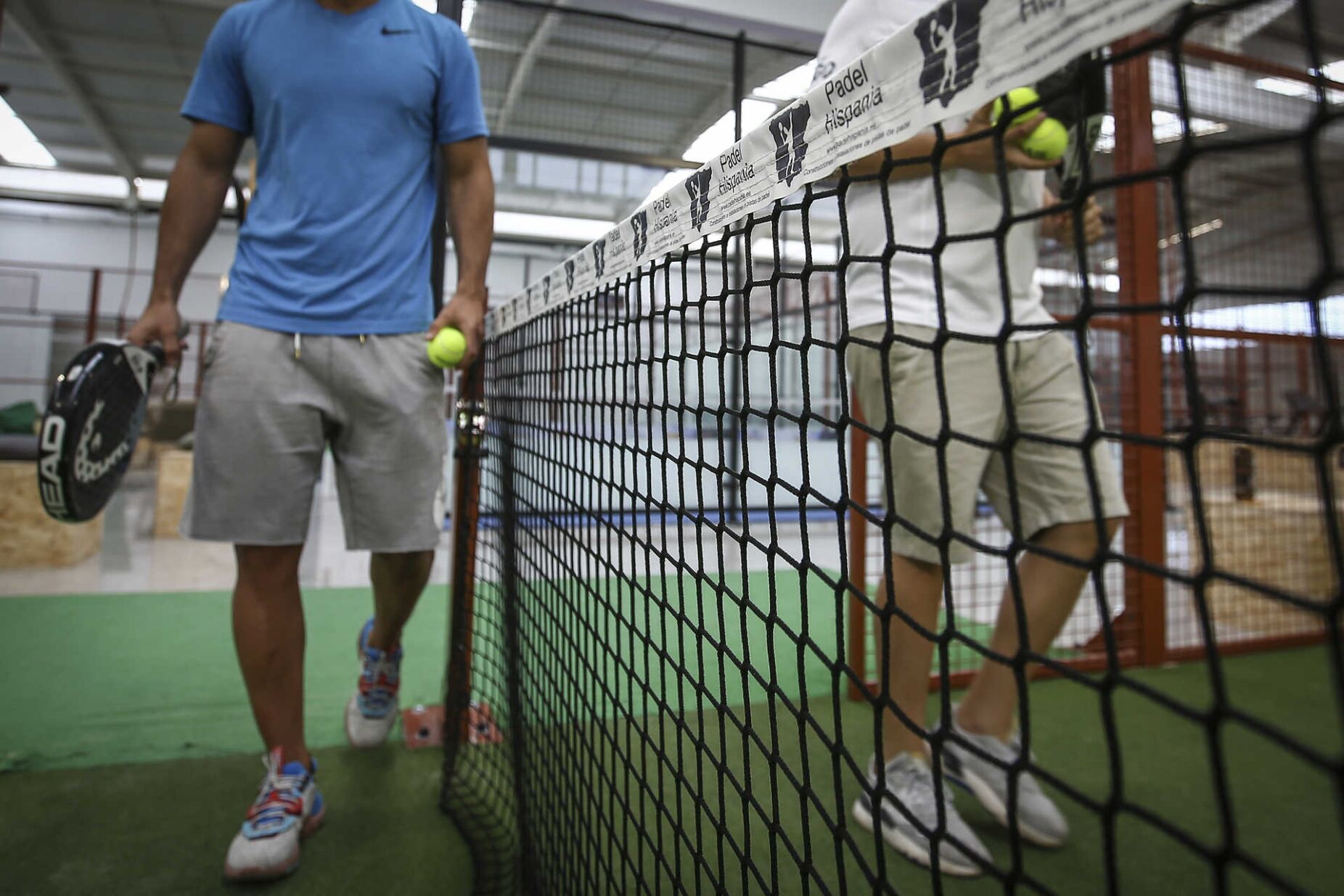 Centro de padel. Parece que vivemos junto de um campo de tiro