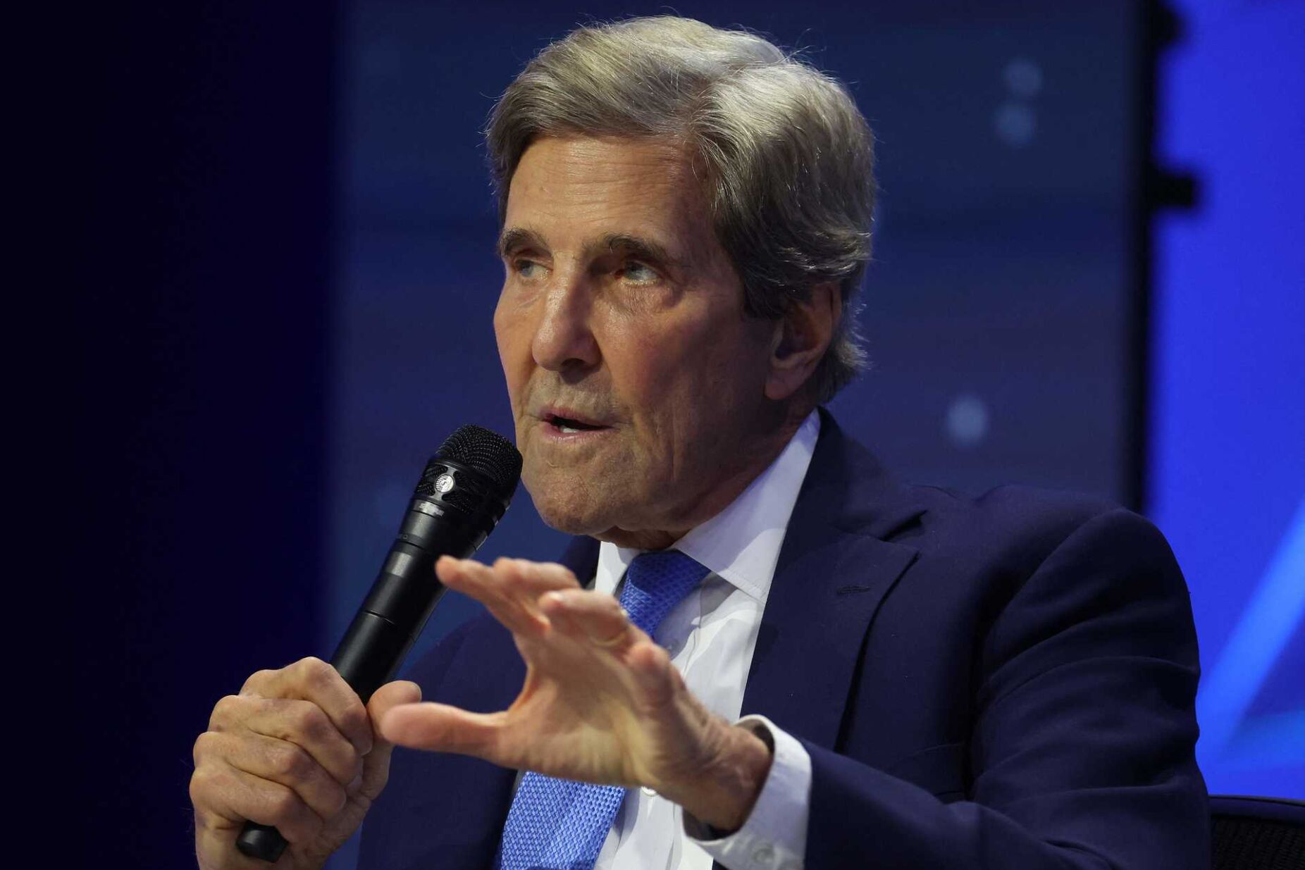 Veterano John Kerry e os EUA voltam às negociações internacionais sobre  Clima - OPEU