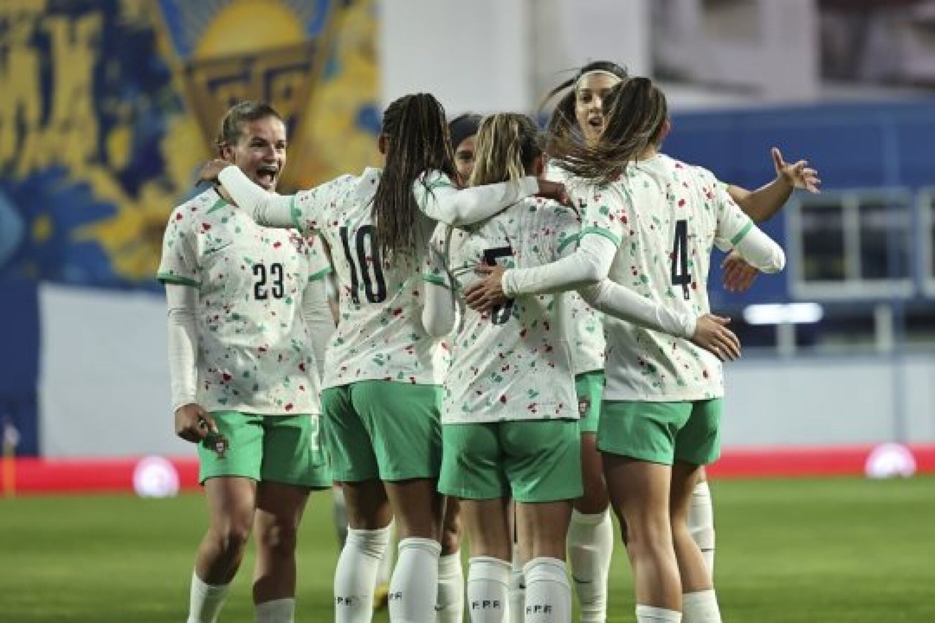 Seleção feminina de futebol goleia Coreia do Sul em jogo de preparação