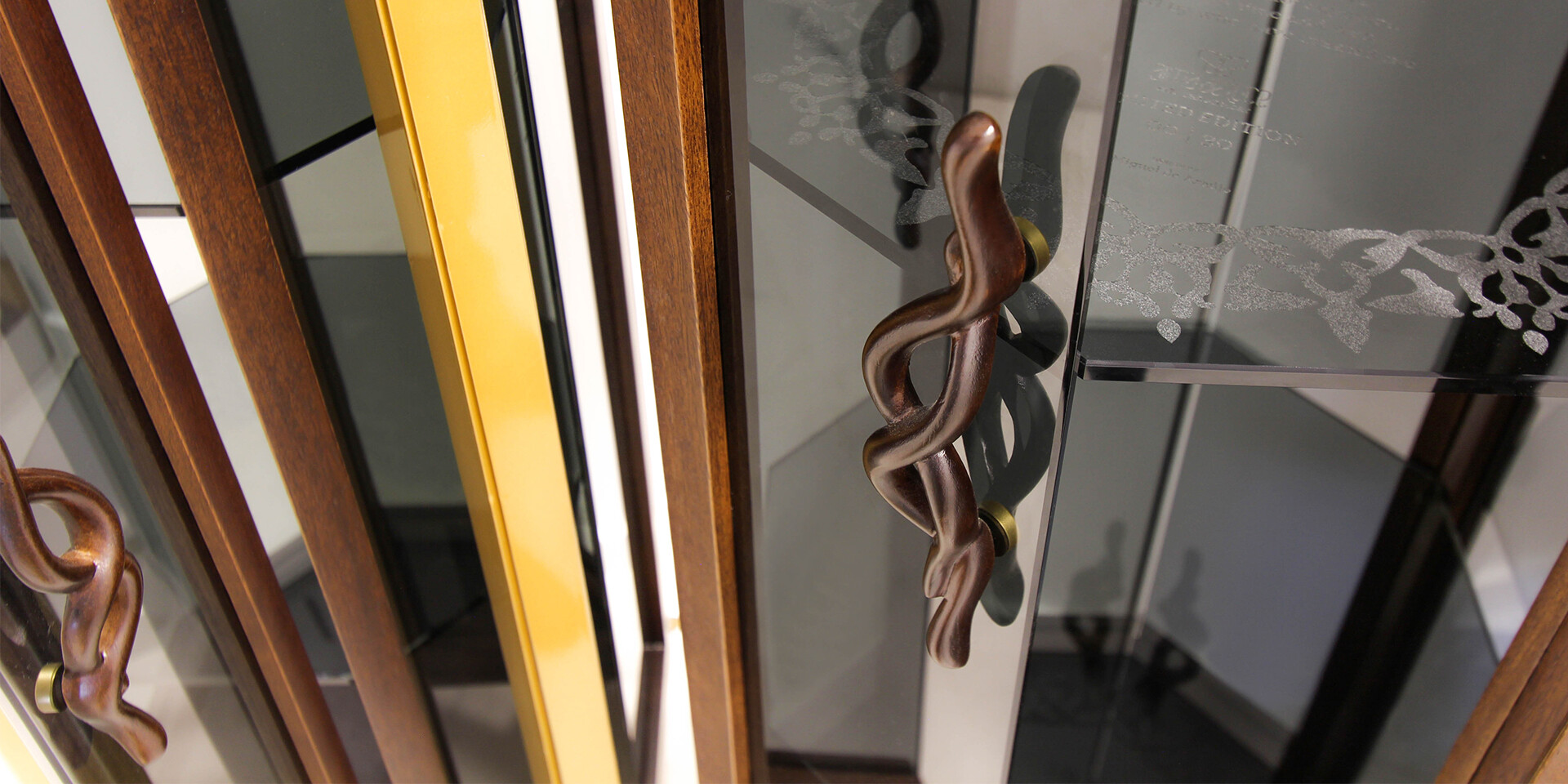 HIKMA BOOKCASE LIMITED EDITION detail handle view ALMA de LUCE