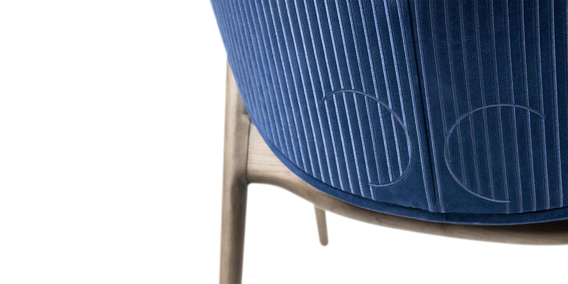 KHEPRI ARMCHAIR Detail View ALMA de LUCE