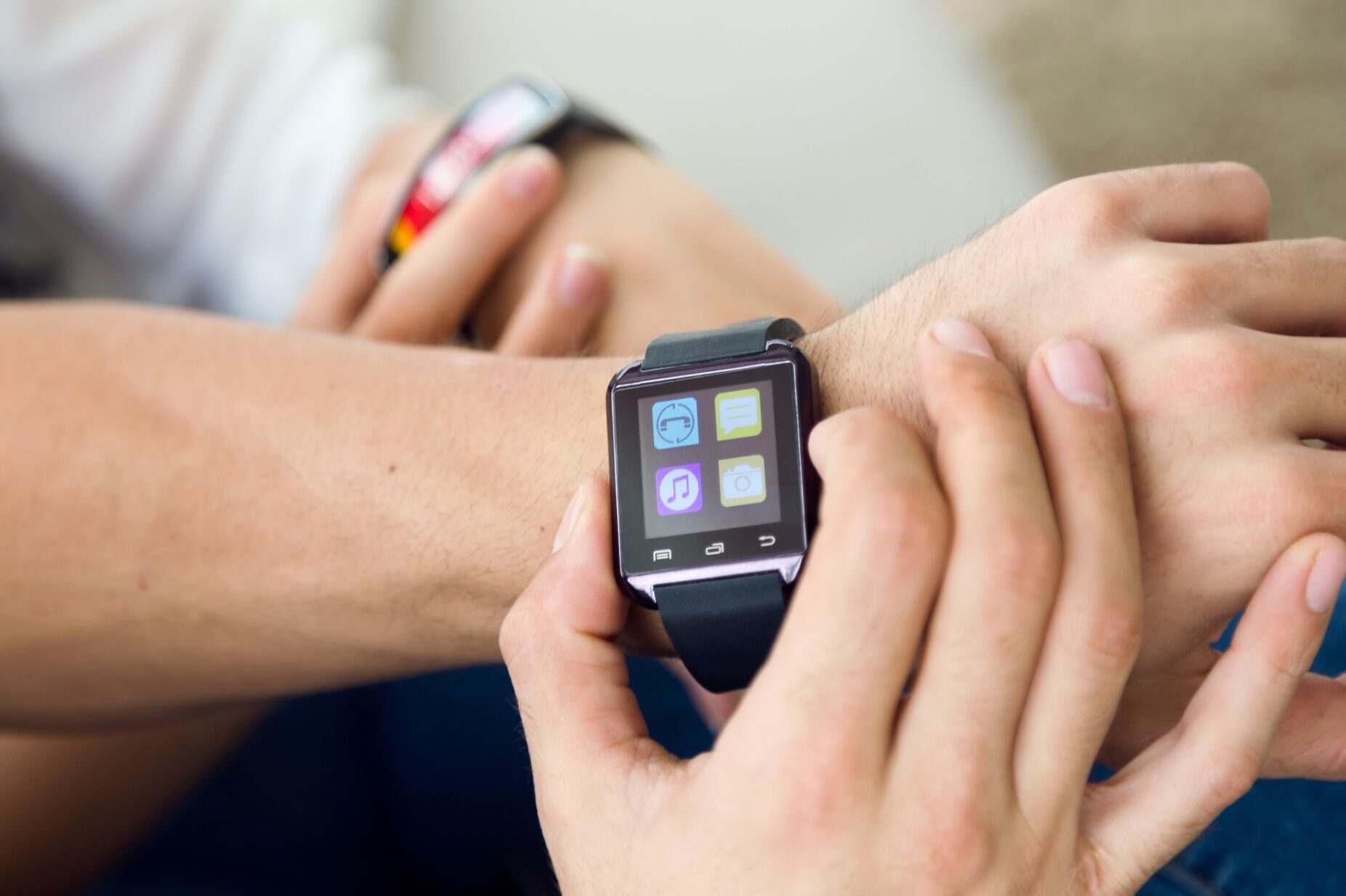 Faz mal usar um smartwatch 24 sobre 24 horas?