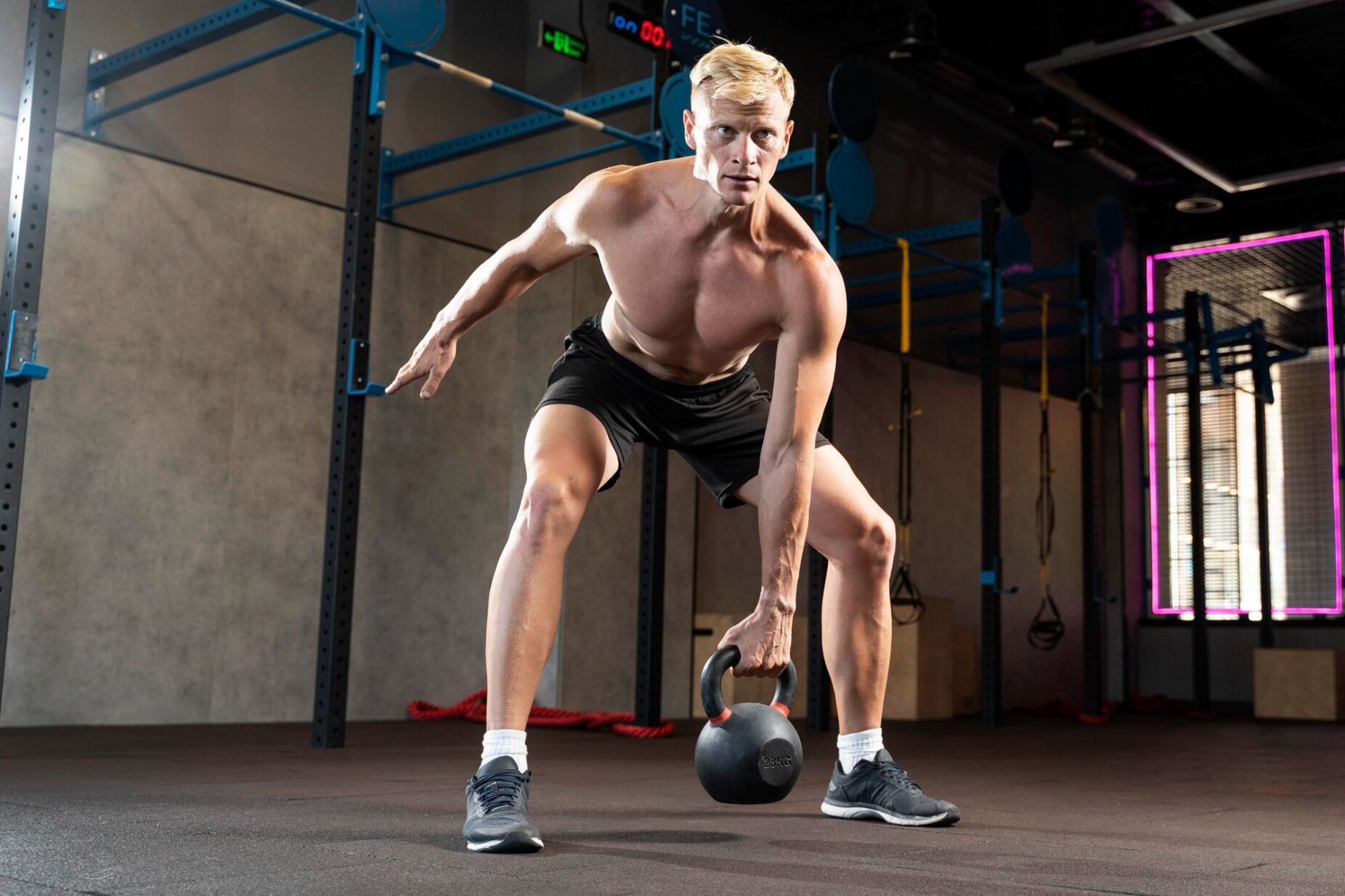 10 exerc&iacute;cios com kettlebell para iniciantes