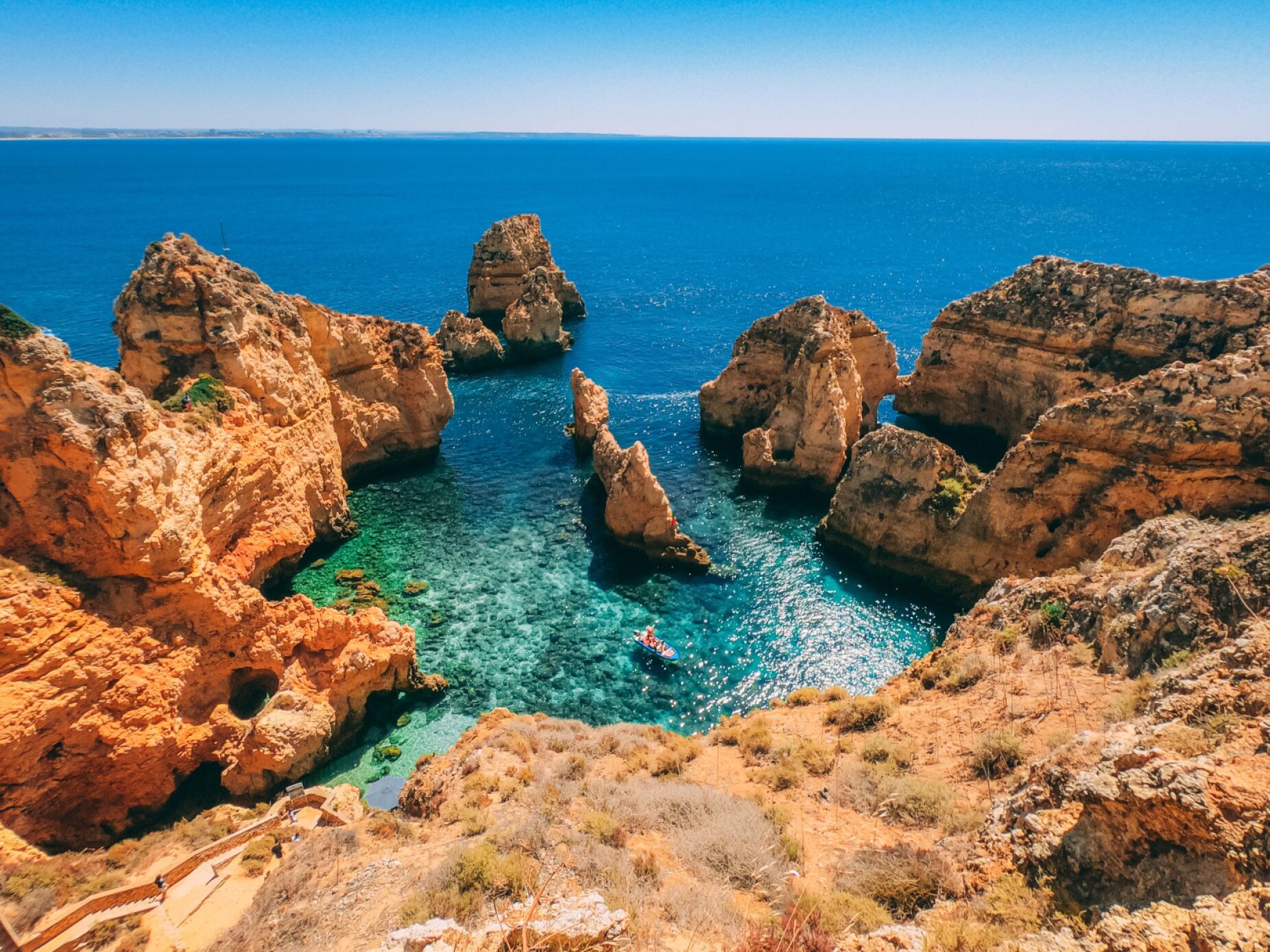 Quer fugir da &aacute;gua fria? Estas s&atilde;o as praias mais quentes de Portugal