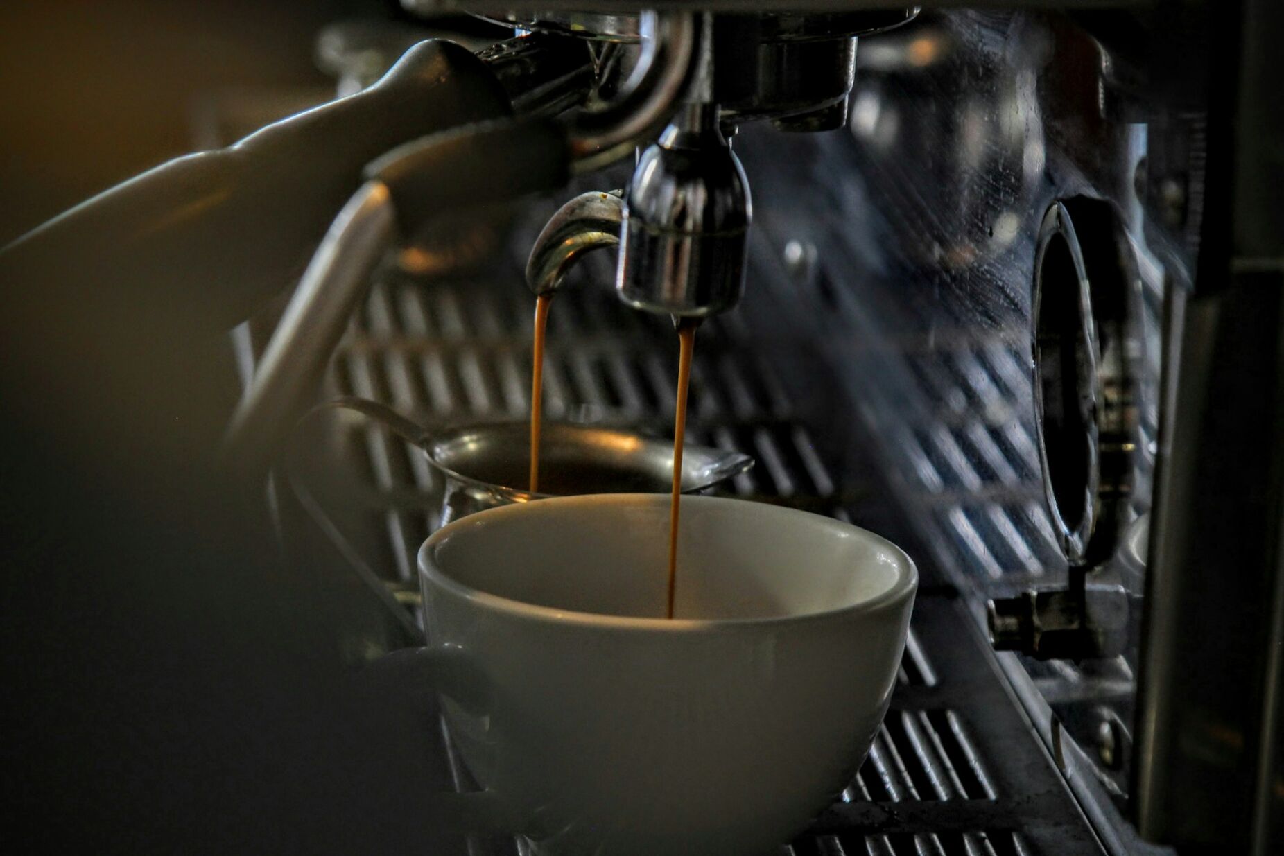 Efeitos de beber muito caf&eacute;: o que acontece ao seu corpo e sa&uacute;de