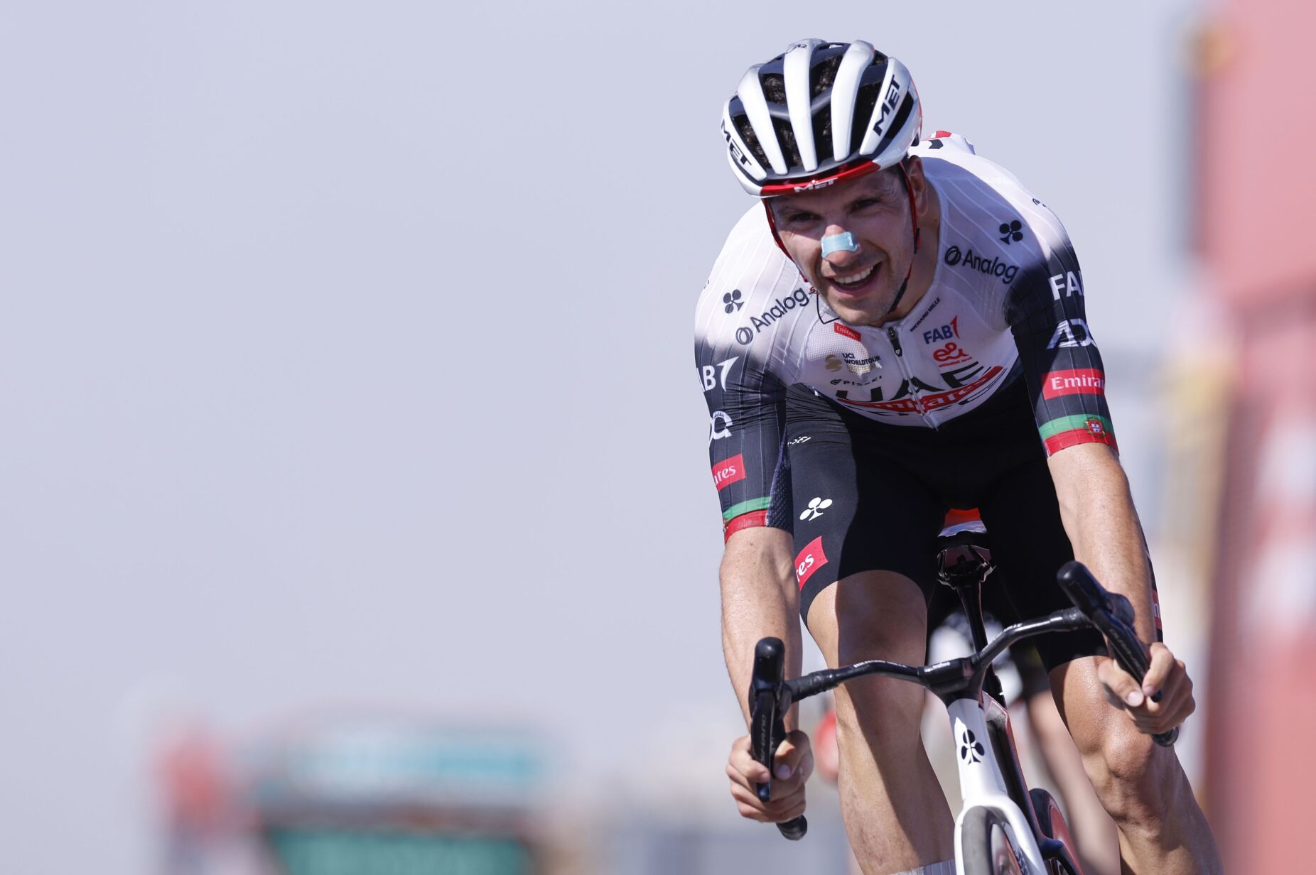 Vuelta: Marc Soler ganha a etapa, UAE Emirates protege bem João Almeida