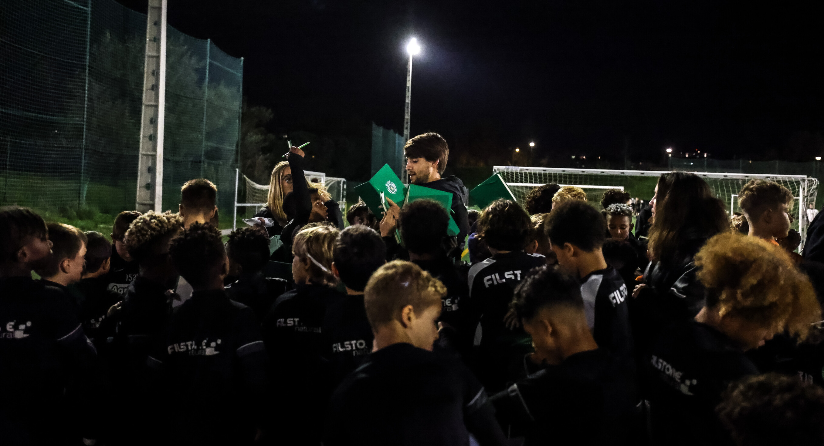 Temos que levar coisas positivas deste empate, diz Stones