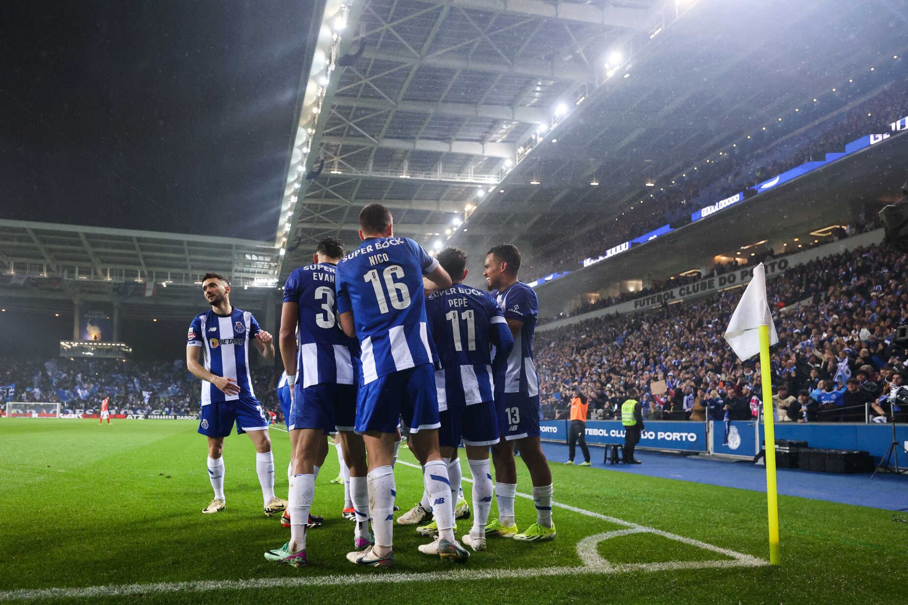 Jogadores Do Fc Porto Celebram Nas Redes Sociais Veja As Reações 5814