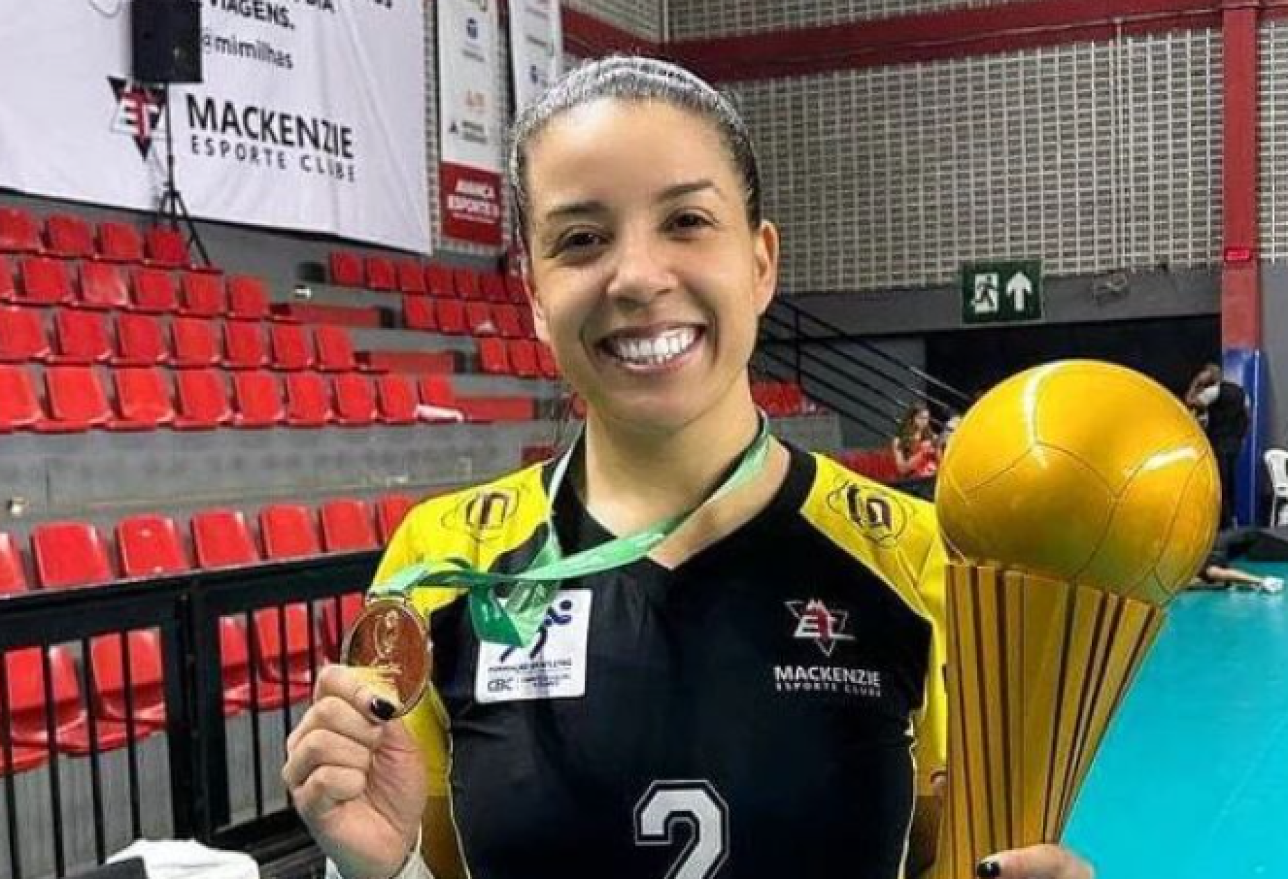 Três jogadoras brasileiras reforçam voleibol do PV Colégio Efanor