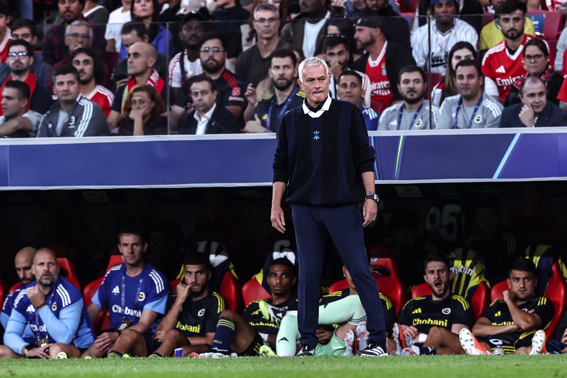Plantel do Fenerbahçe em peso despede-se de Mourinho: "Obrigado"